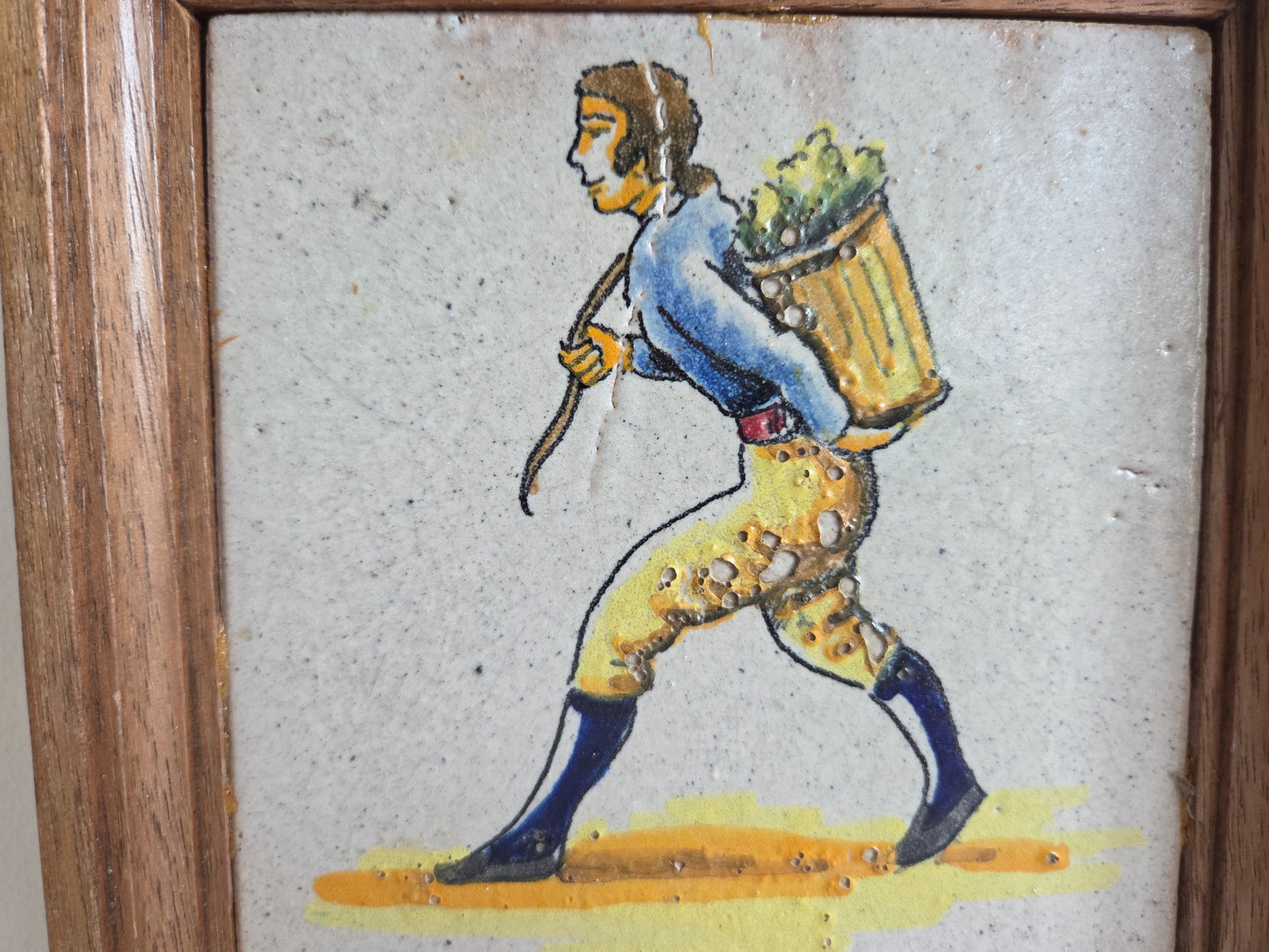 Franse faience tegel Petits Métiers straatverkoper houten lijst