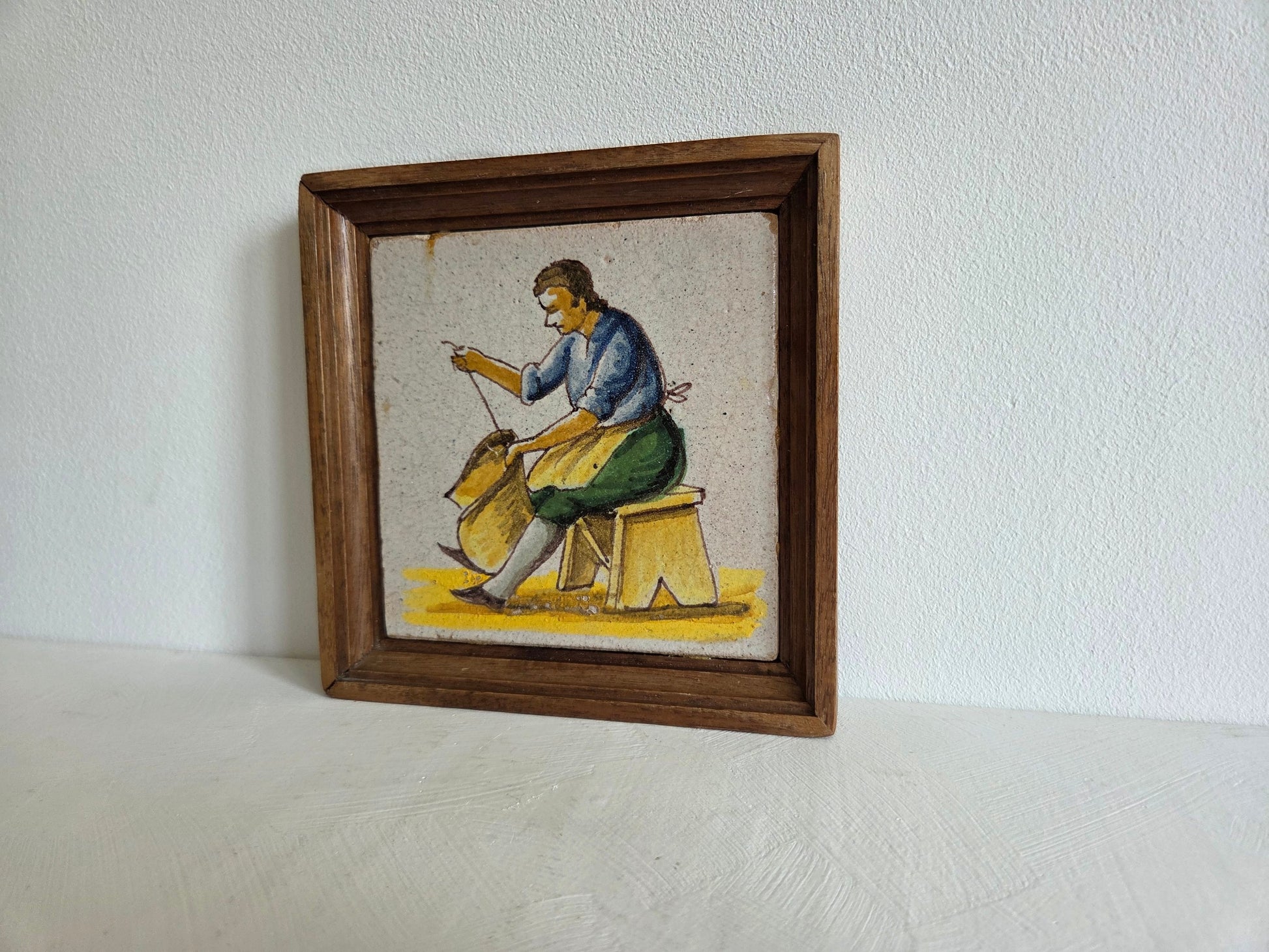 reproductie 18e eeuwse faience tegel ambachtsman blauw geel