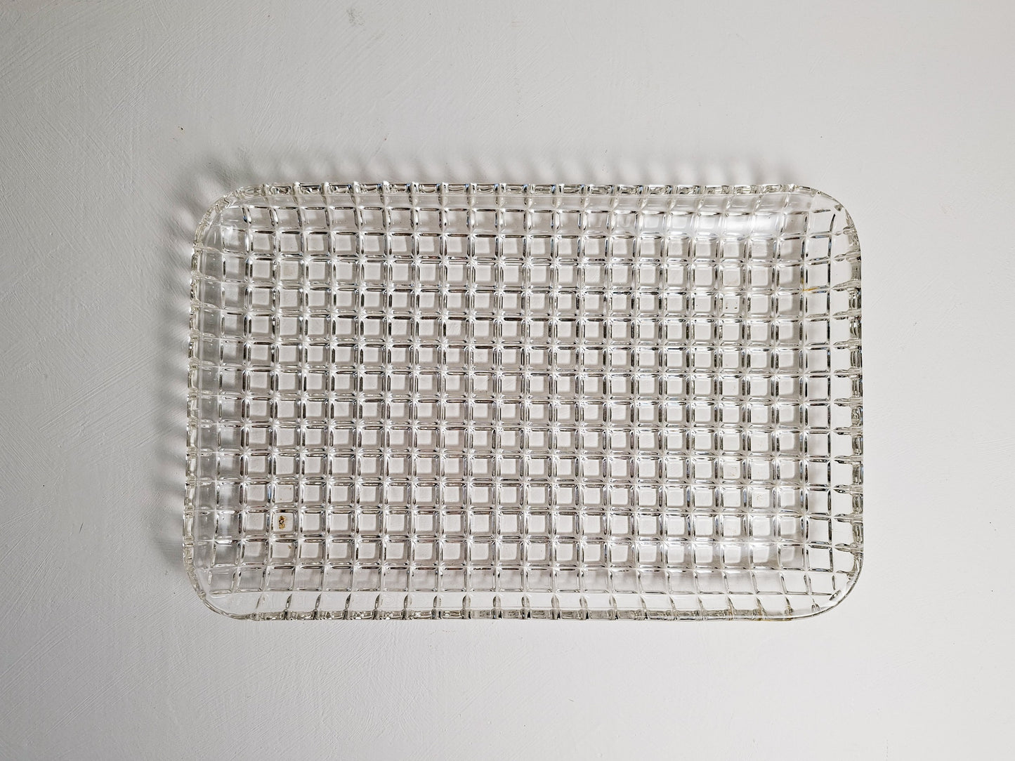 vintage-glazen-dienblad-met-reliefpatroon