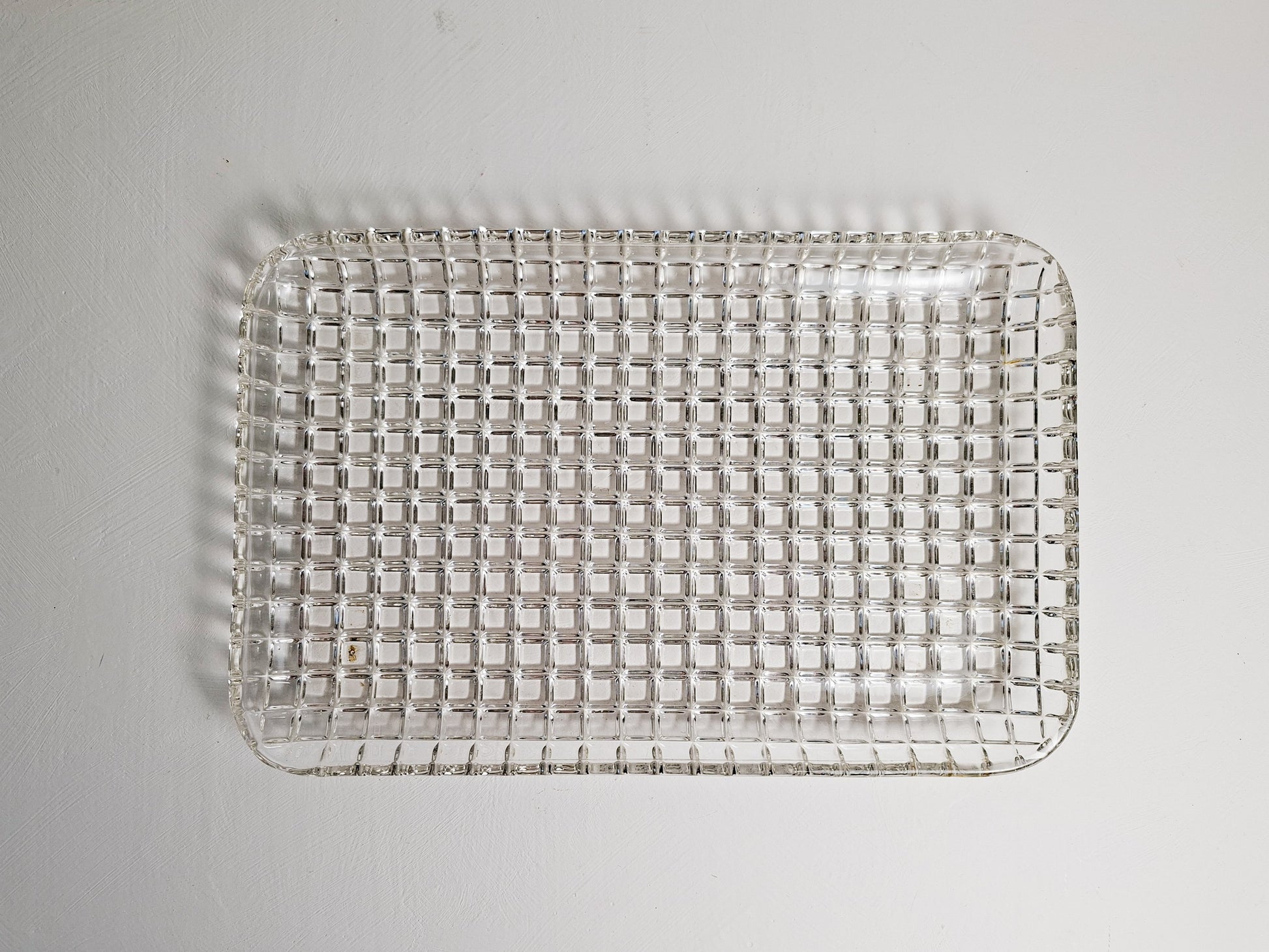 vintage-glazen-dienblad-met-reliefpatroon