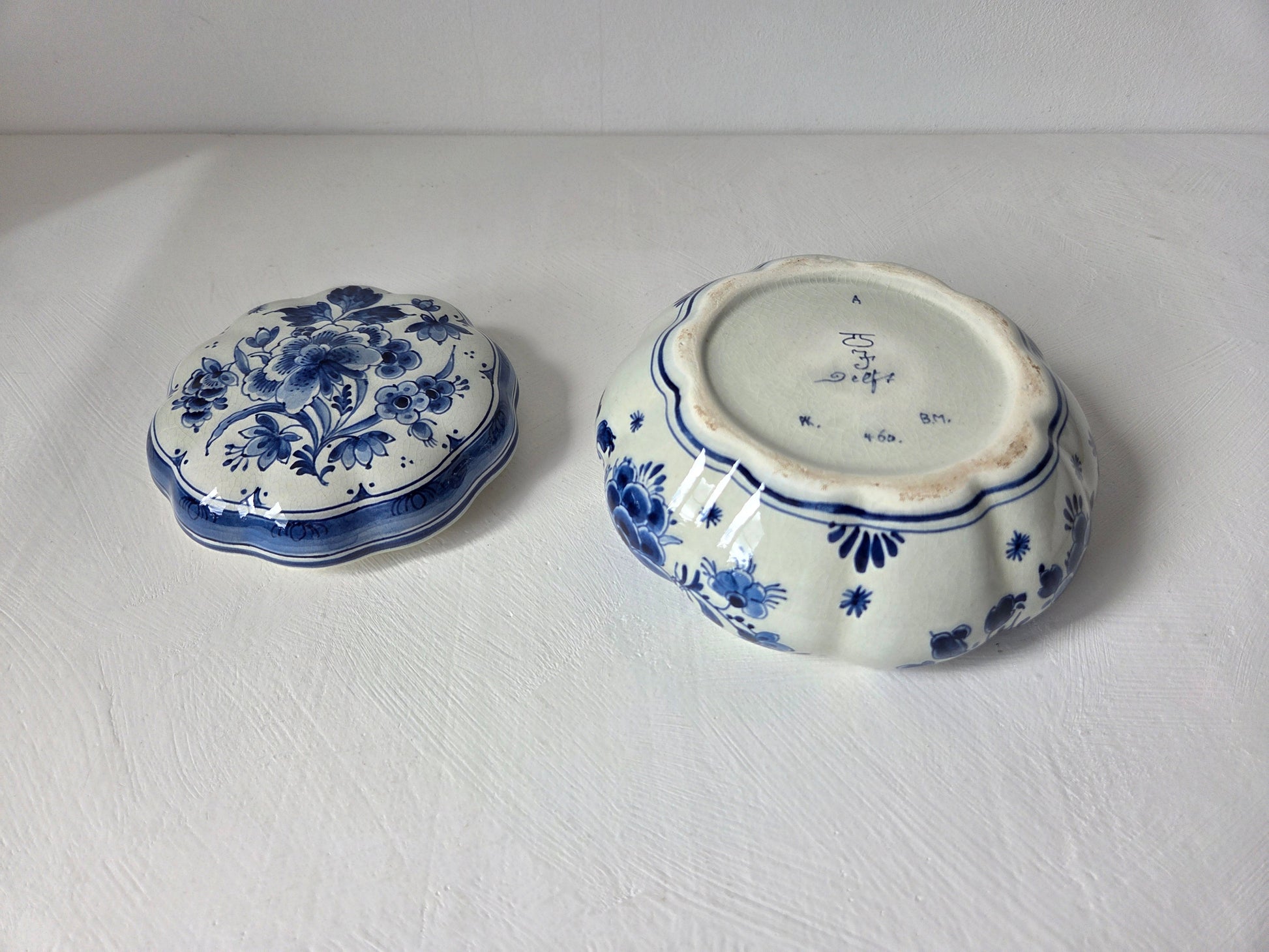 wit blauwe bonbonnière van aardewerk
