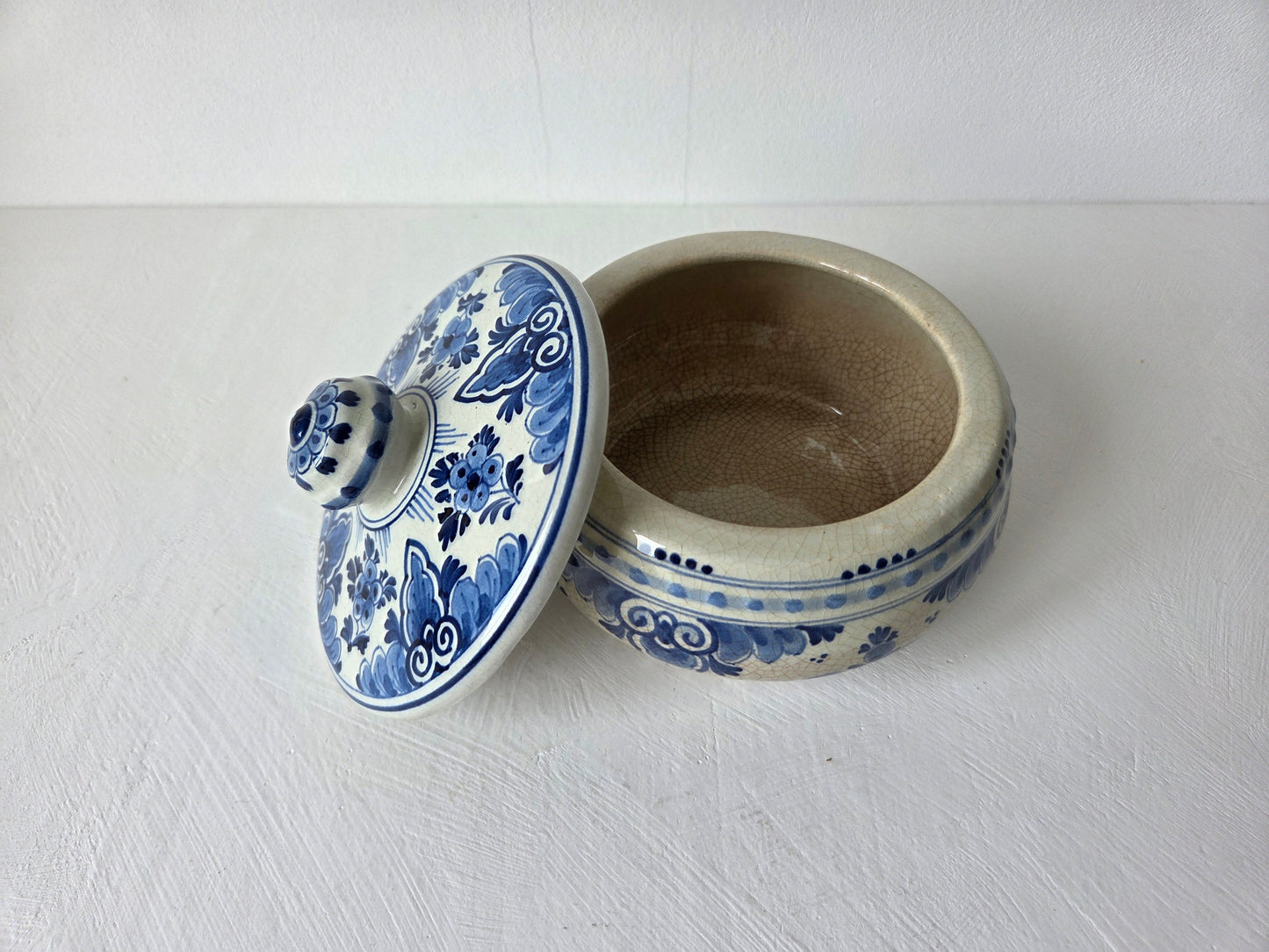 delfts blauw suikerpotje deksel bloemendecor wit blauw