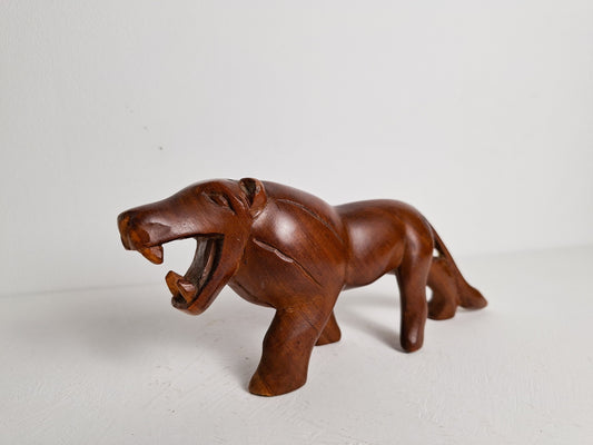 Vintage handgesneden houten leeuw beeldje