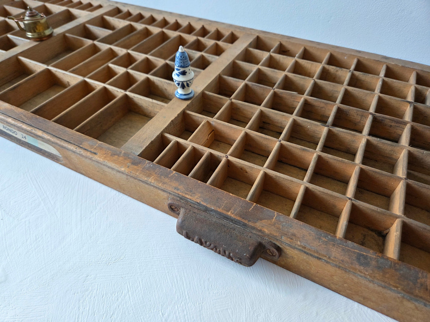 drukkersbak van hout met 115 vakken