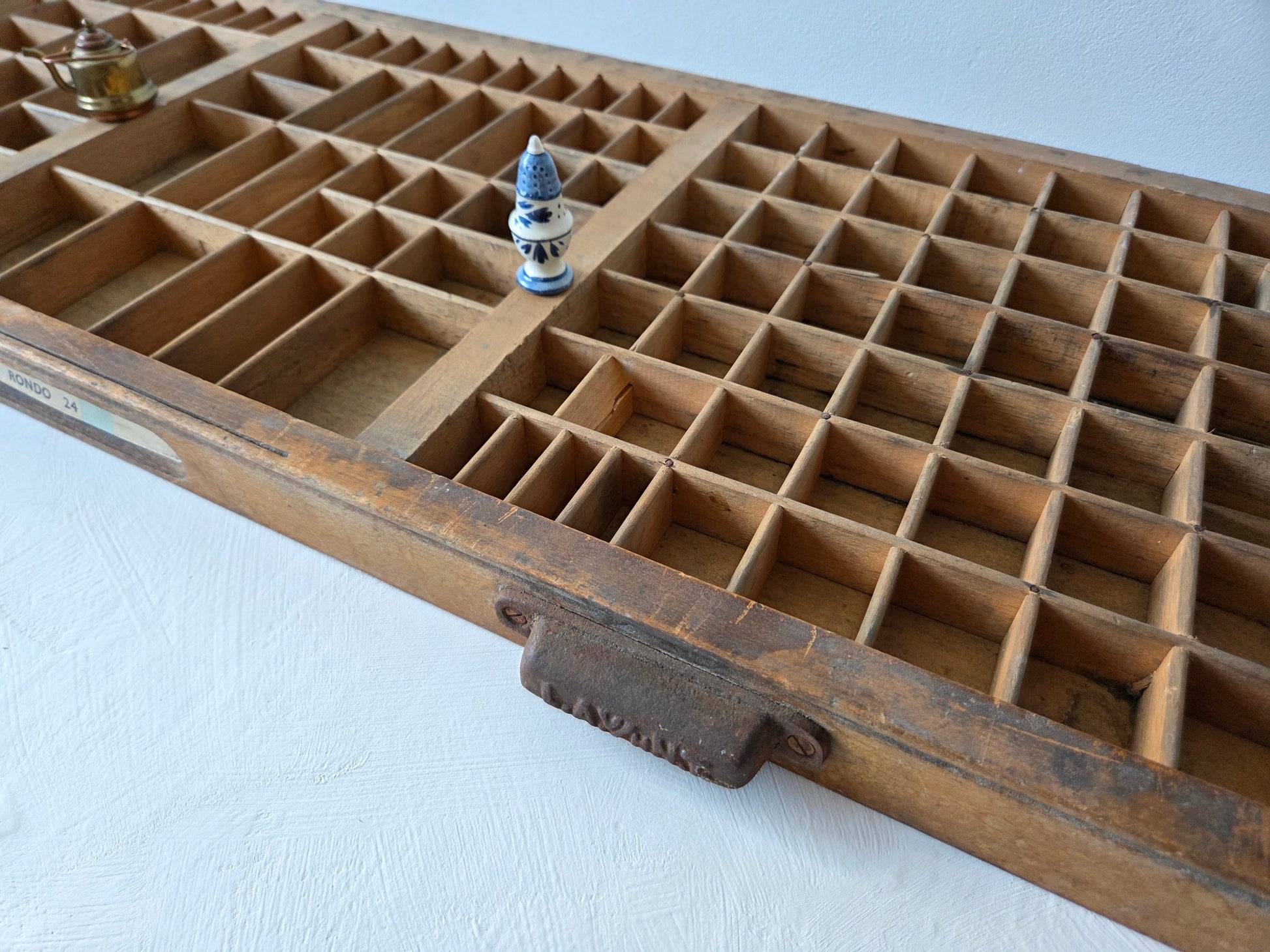 drukkersbak van hout met 115 vakken