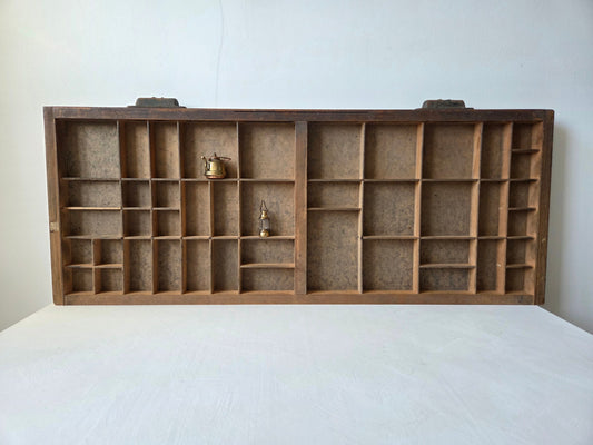 overzicht van houten letterbak 83 bij 33,5 cm