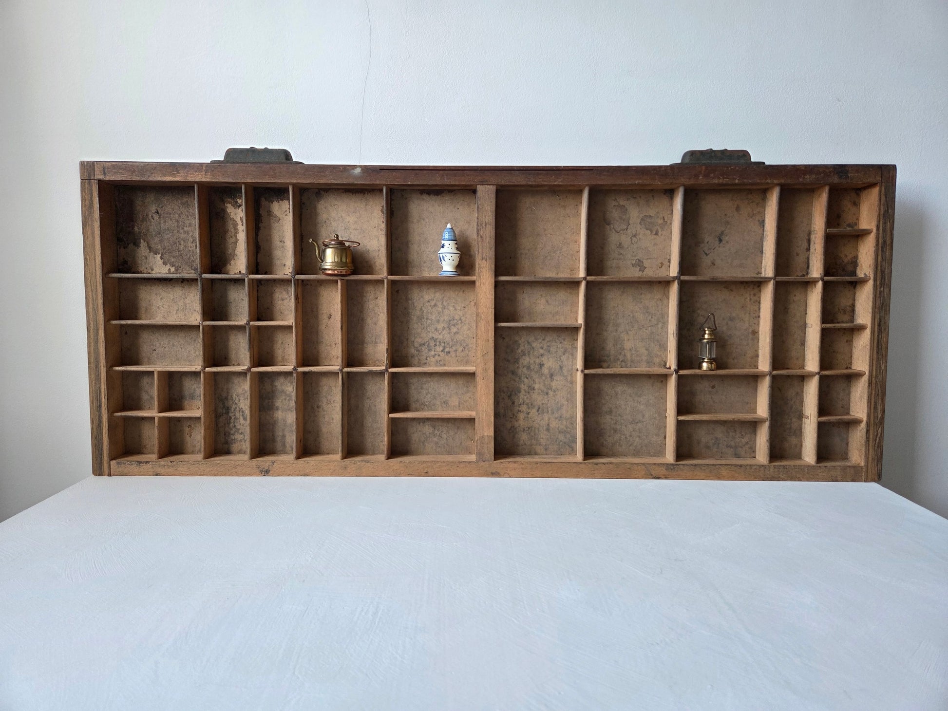vintage houten letterbak 43 vakjes uitgesproken gebruikssporen