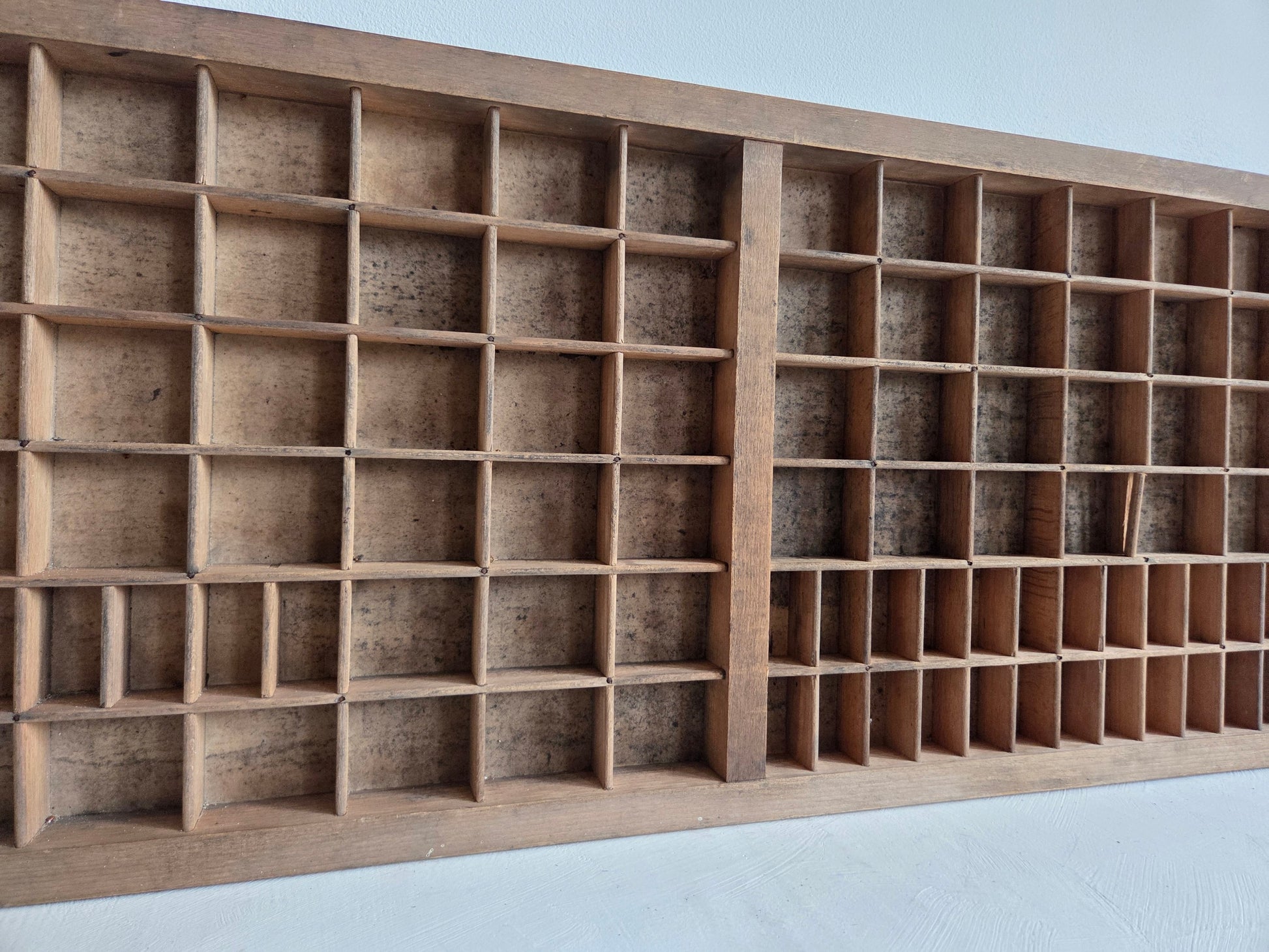 drukletterbak hout verschillende vakformaten donker