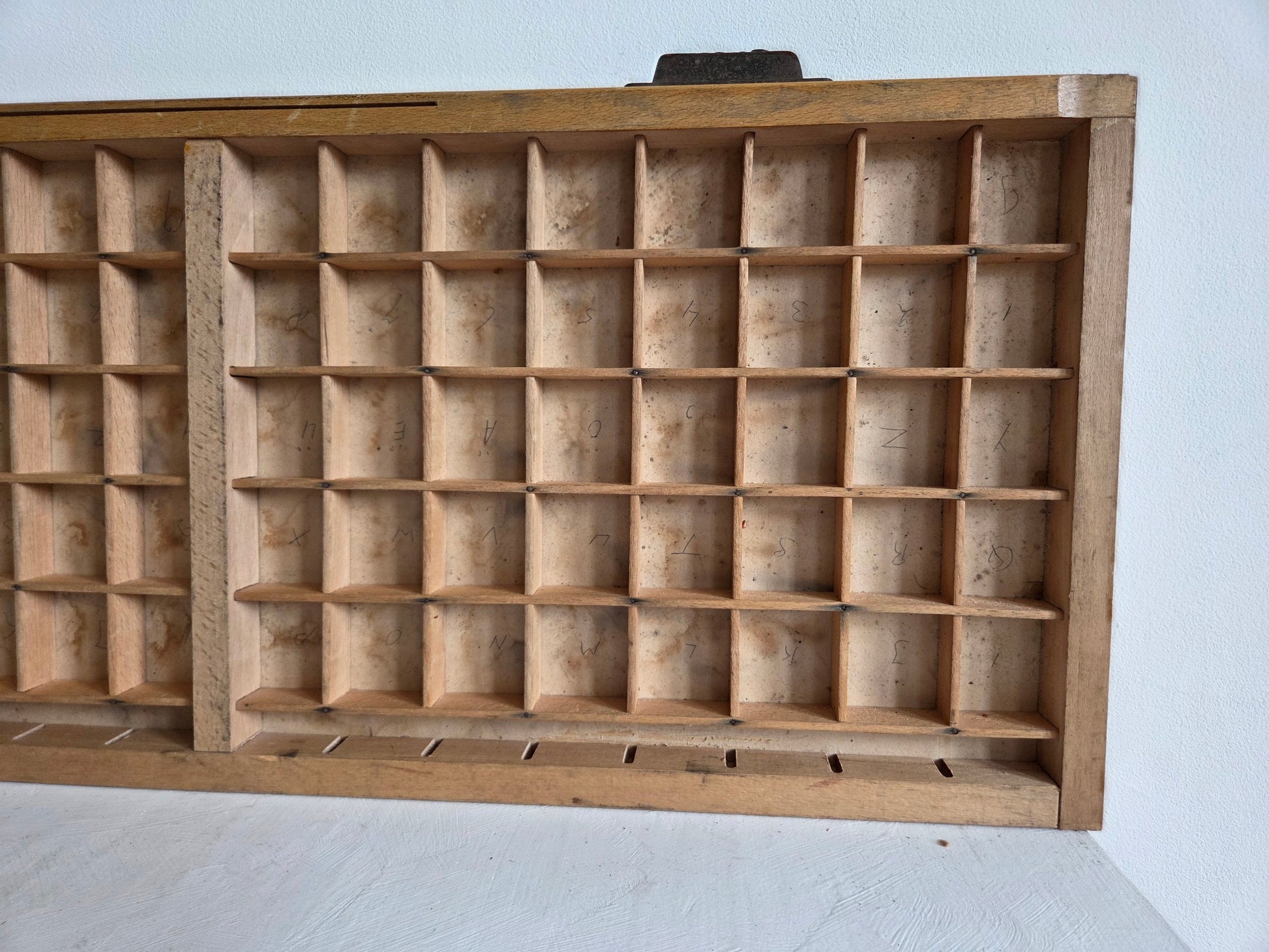 antieke houten letterbak drukkerij 83 cm breed