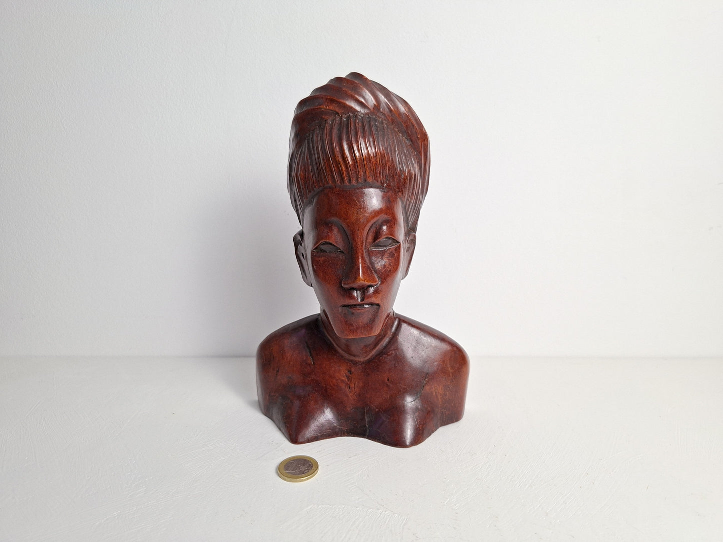 Houten vrouwenbuste Indonesië