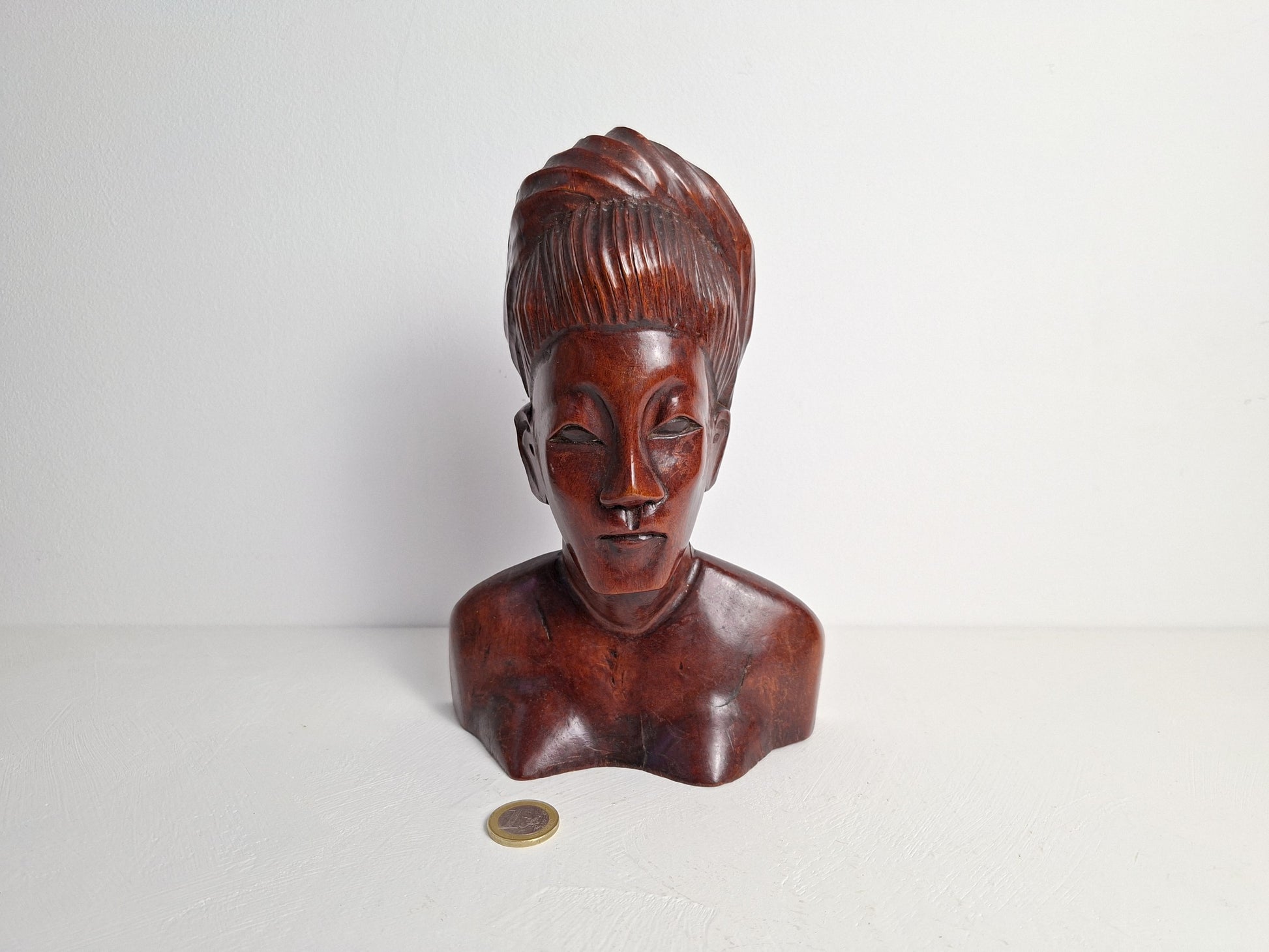 Houten vrouwenbuste Indonesië