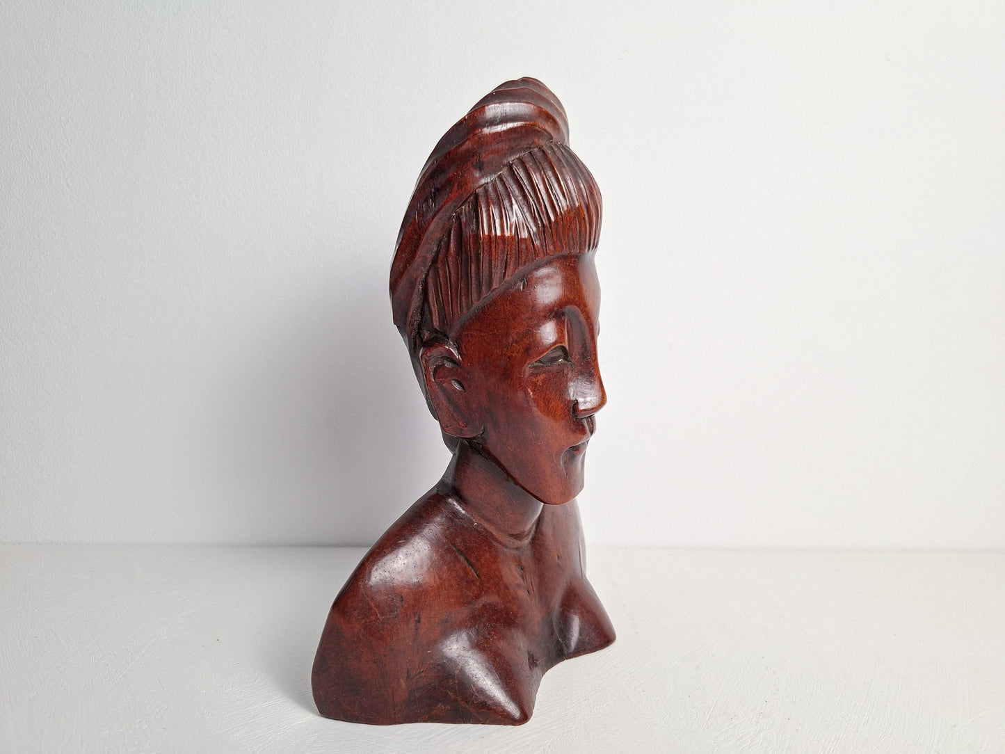 Indonesisch houten beeld vrouw