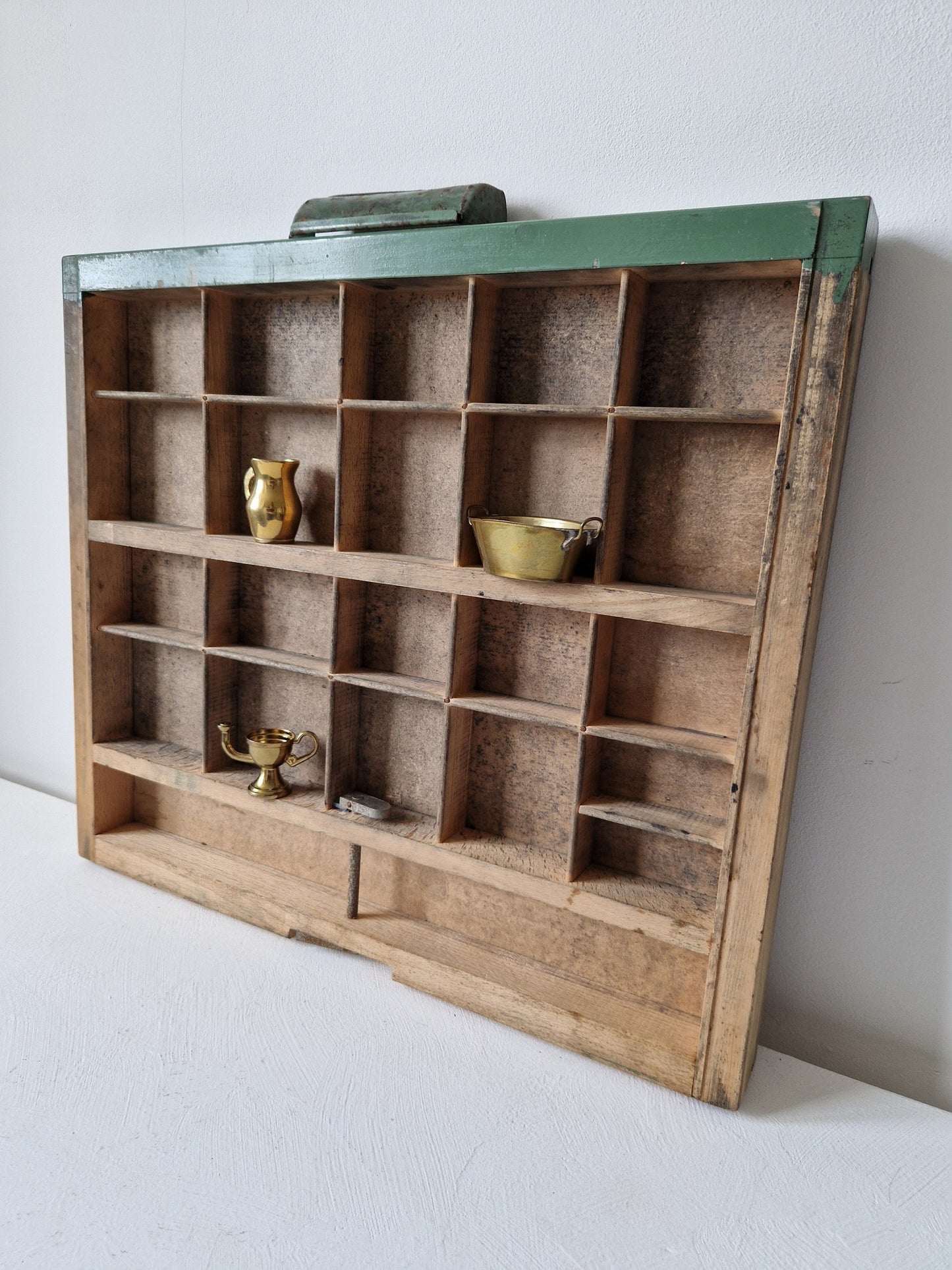 kleine vintage letterbak met ophangsysteem