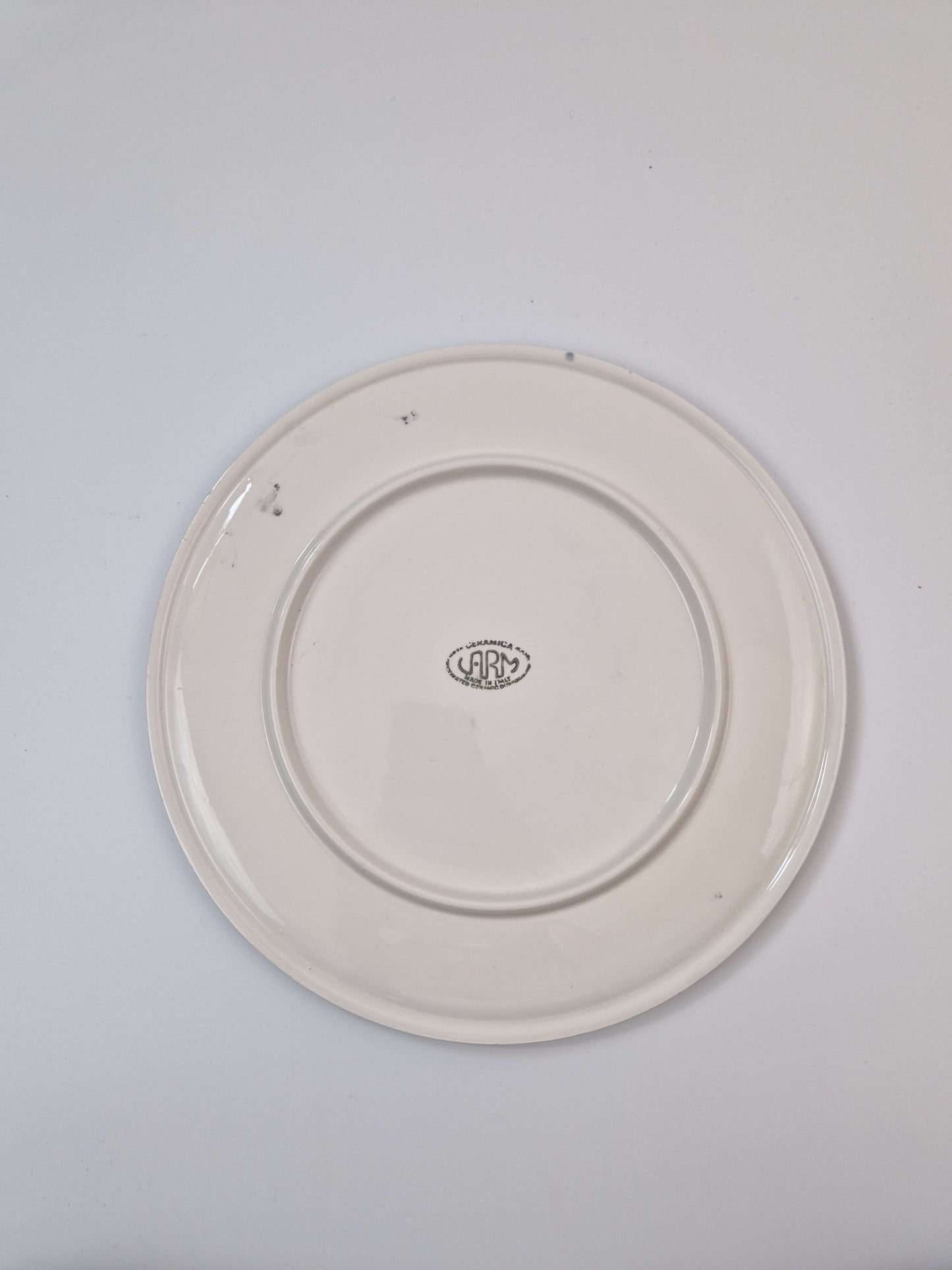 Bord met opstijgende eend in zachte kleuren