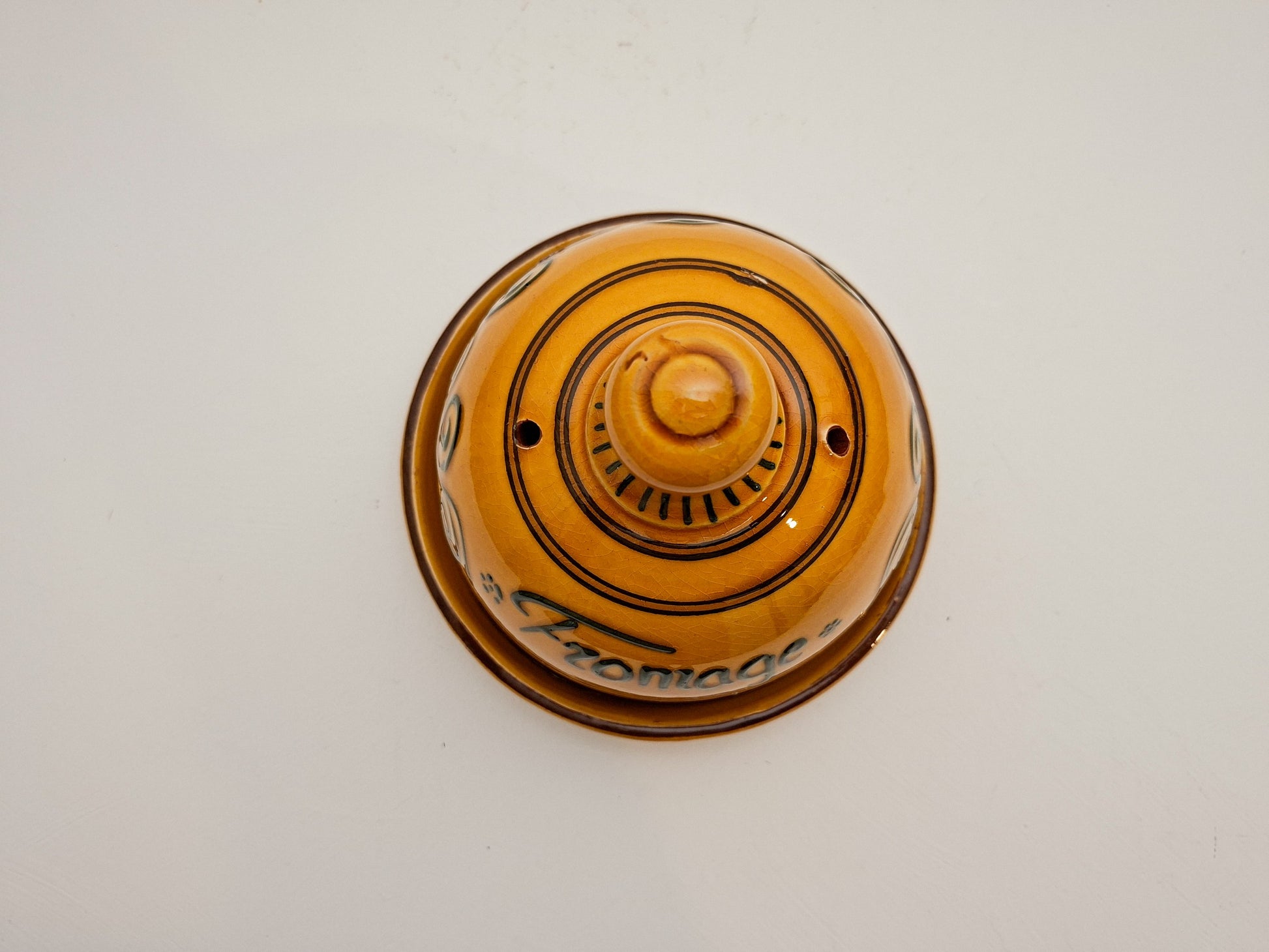 Franse kaasschaal met opschrift