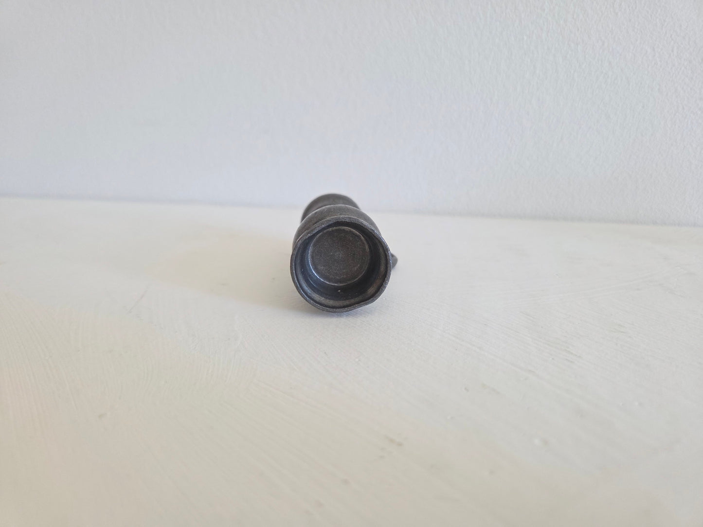 antiek kannetje tin met gebogen handvat