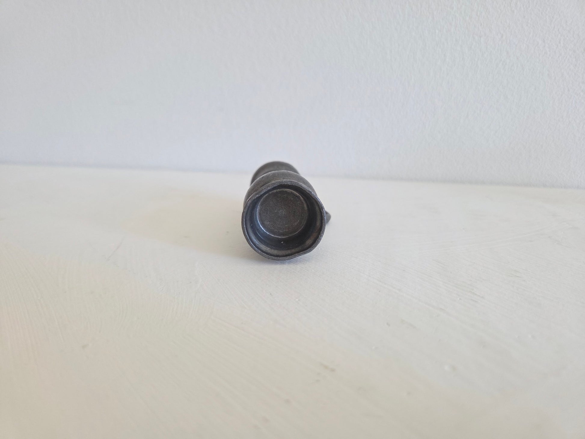 antiek kannetje tin met gebogen handvat