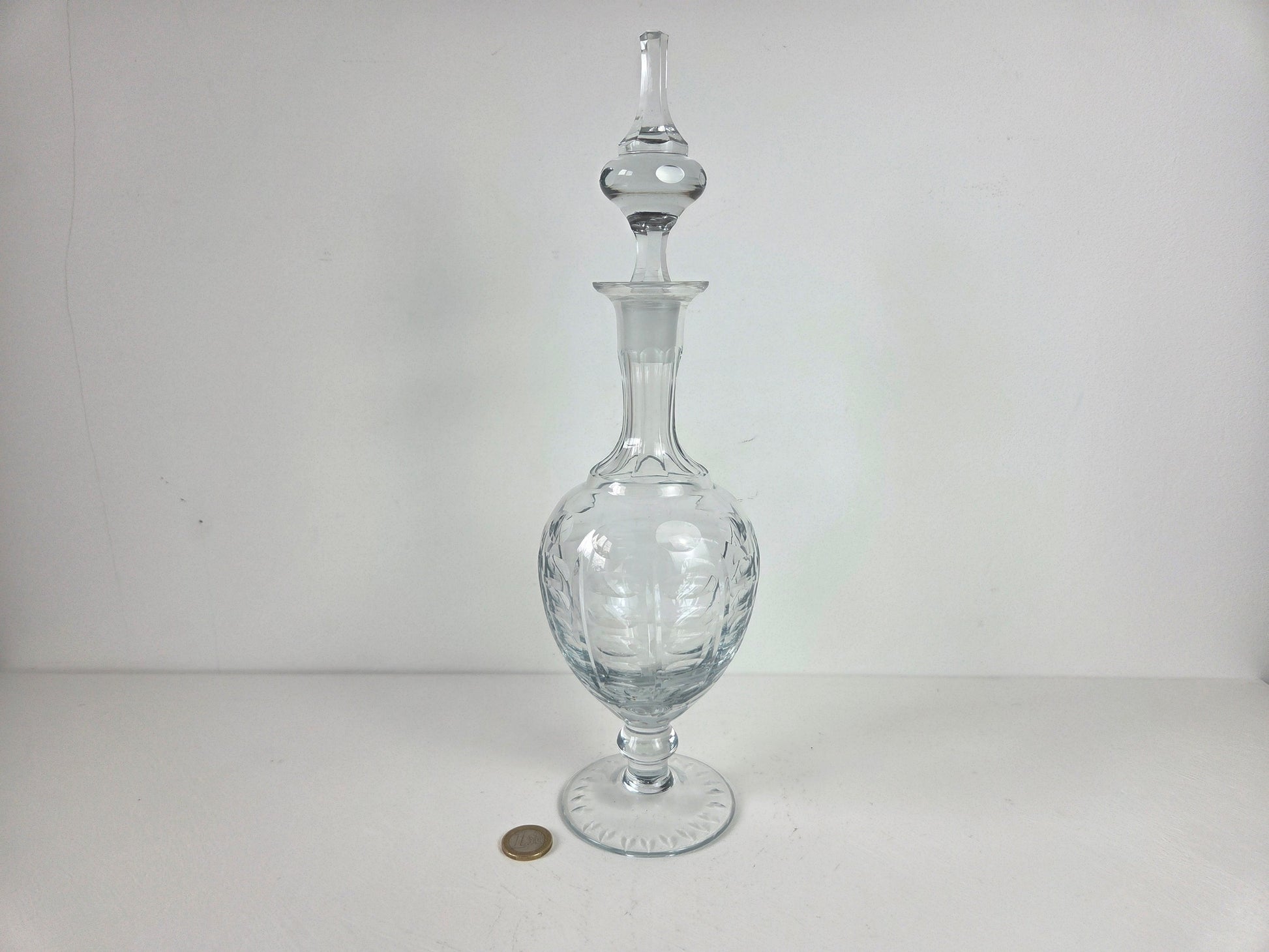 Brocante webshop vintage karaf op voet met dop