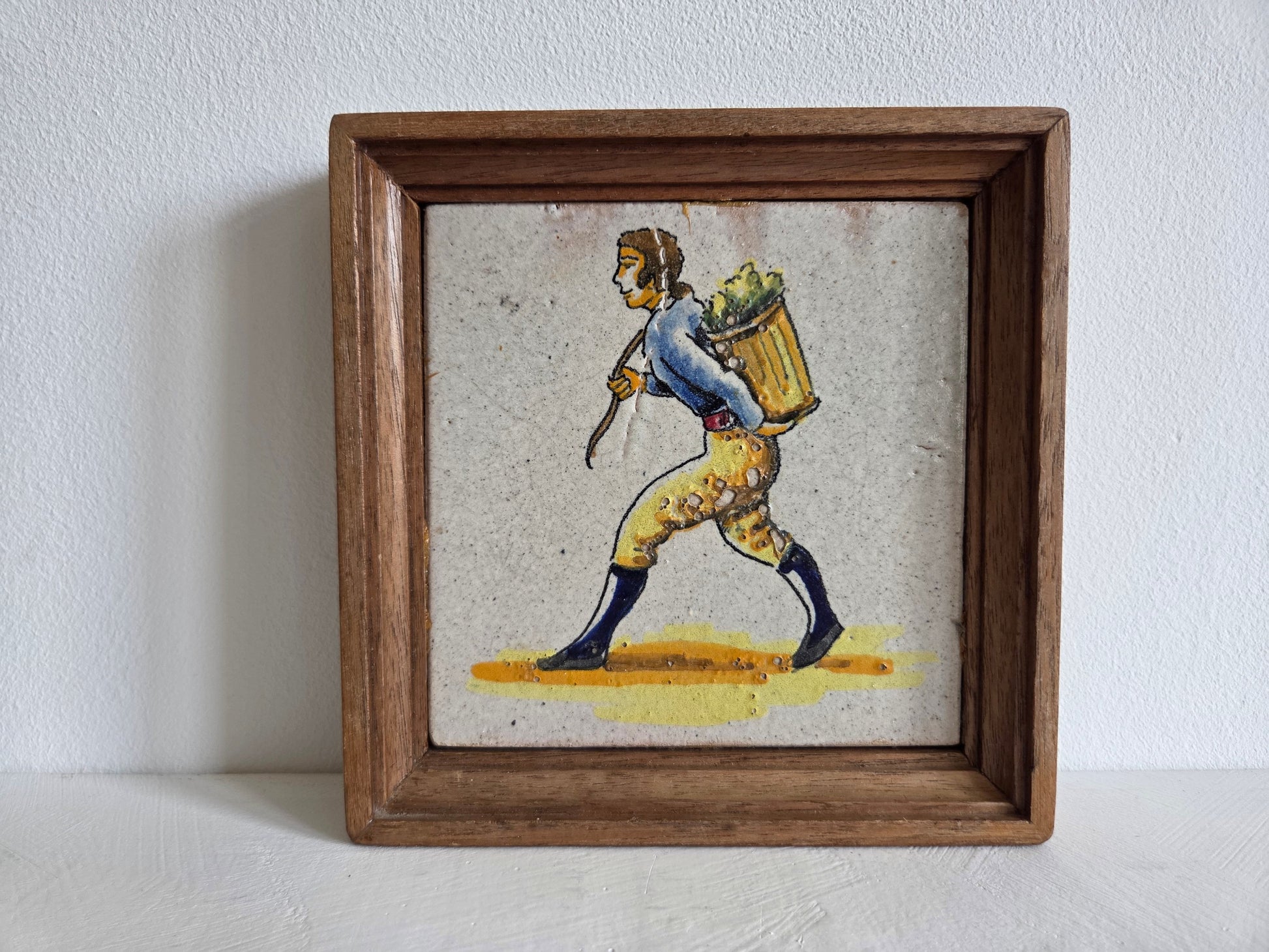 vintage faience tegel straatverkoper okergeel kopergroen