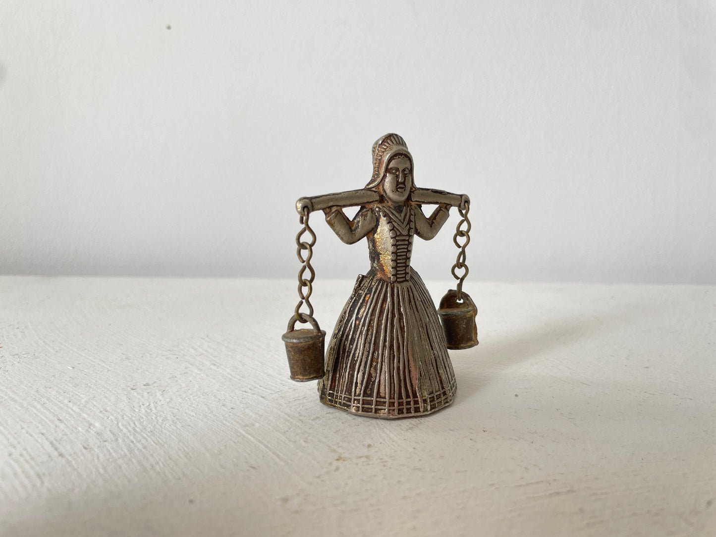 tafelbelletje melkmeisje met emmers