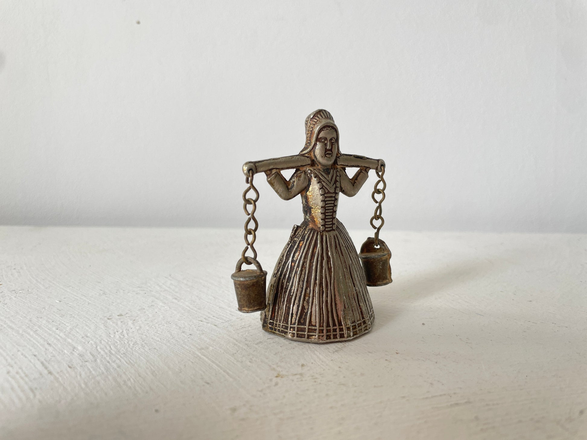 tafelbelletje melkmeisje met emmers