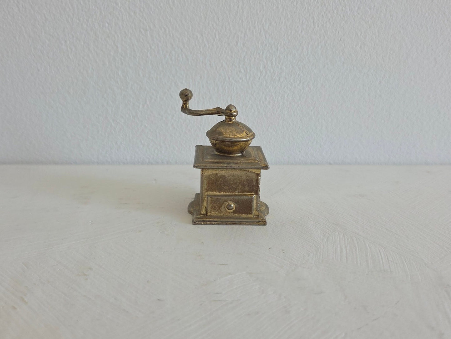 Miniatuur messing koffiemolen