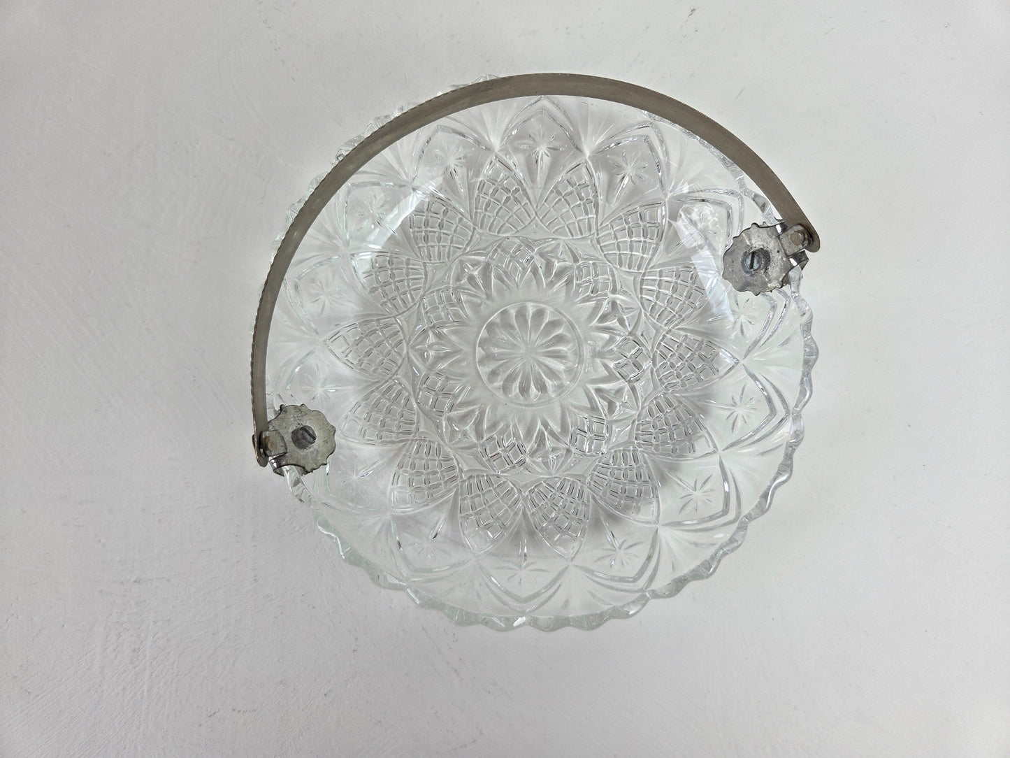 Vintage glaswerk schaaltje met metalen handgreep