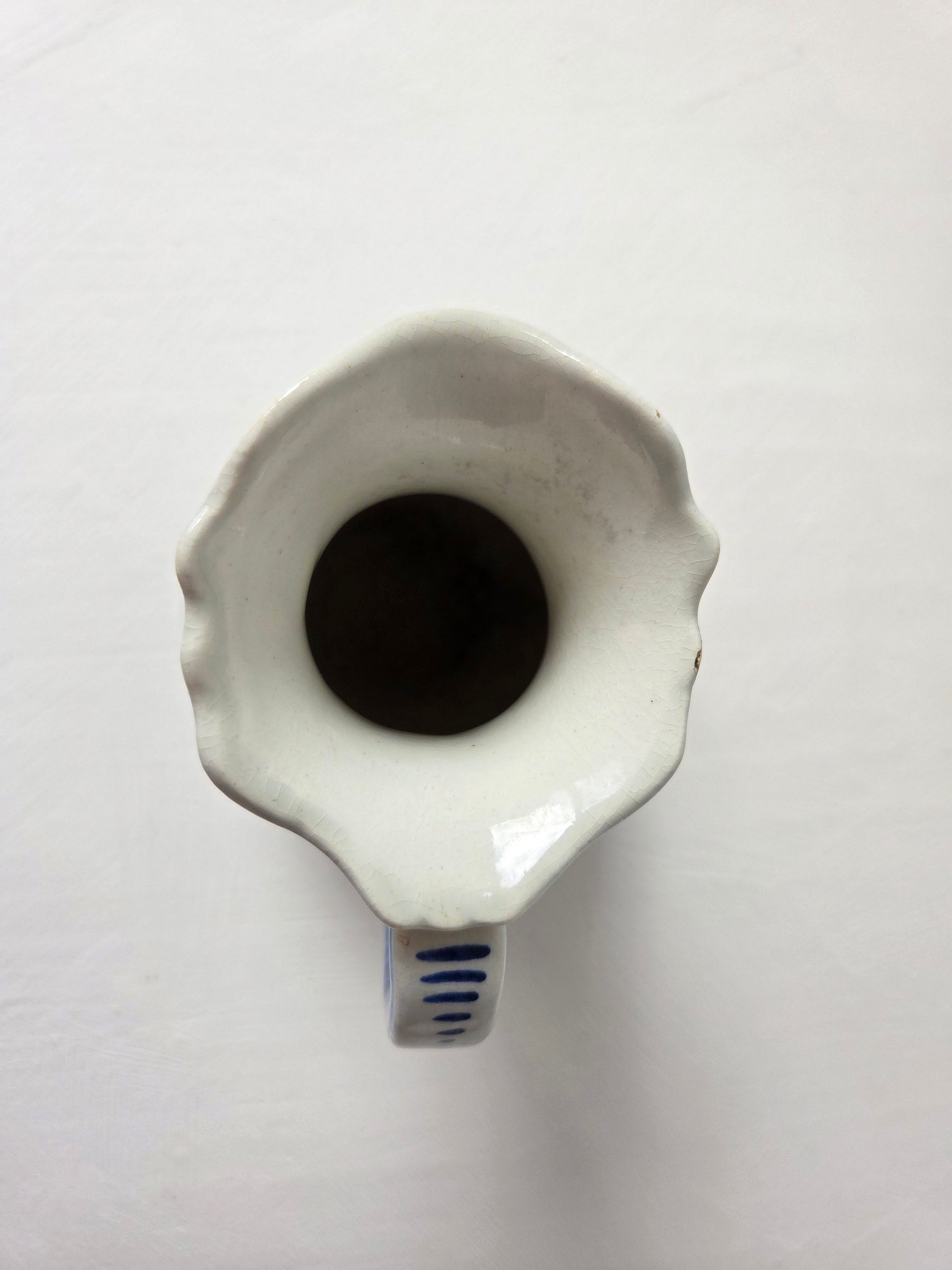 handgeschilderd kannetje met schenktuit