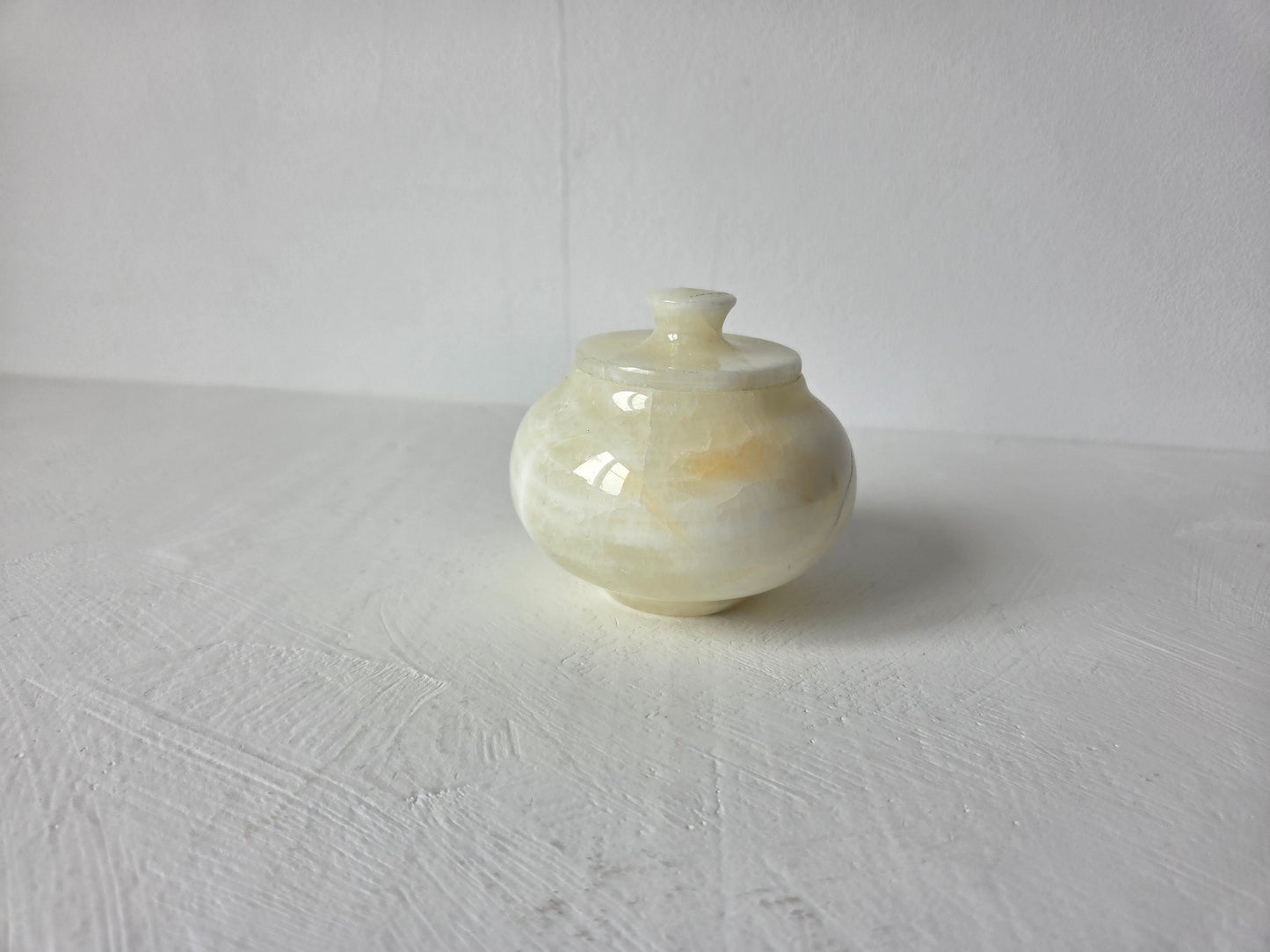 onyx potje met deksel crème lichtoranje aders vintage