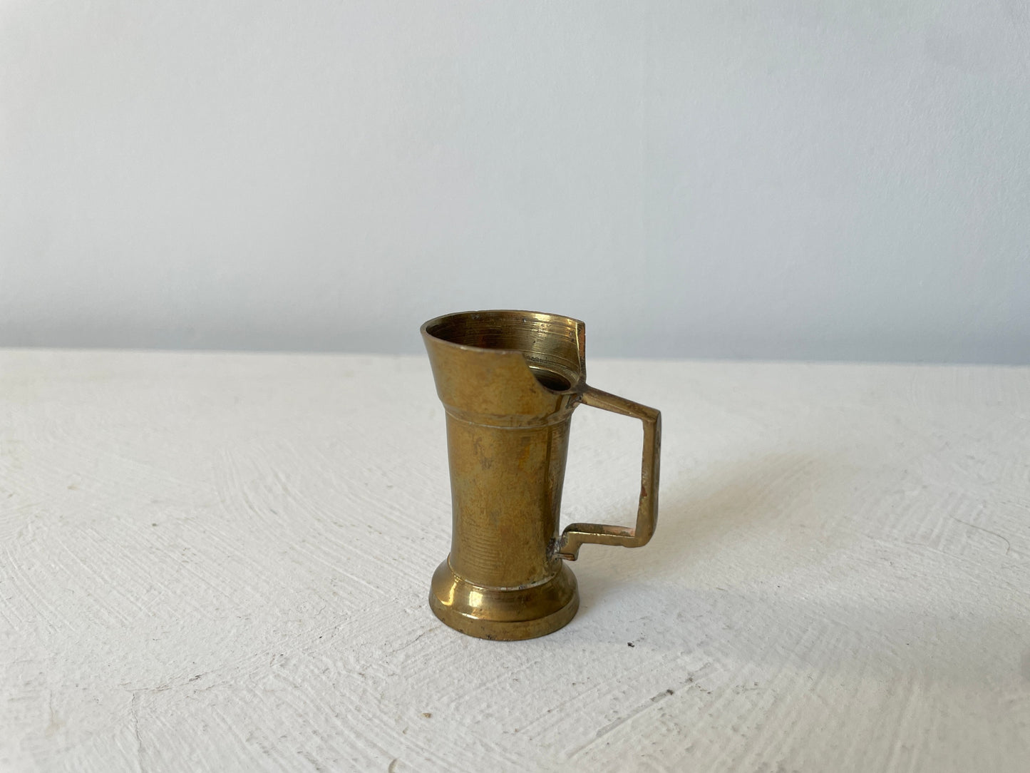 miniatuur maatbeker van messing