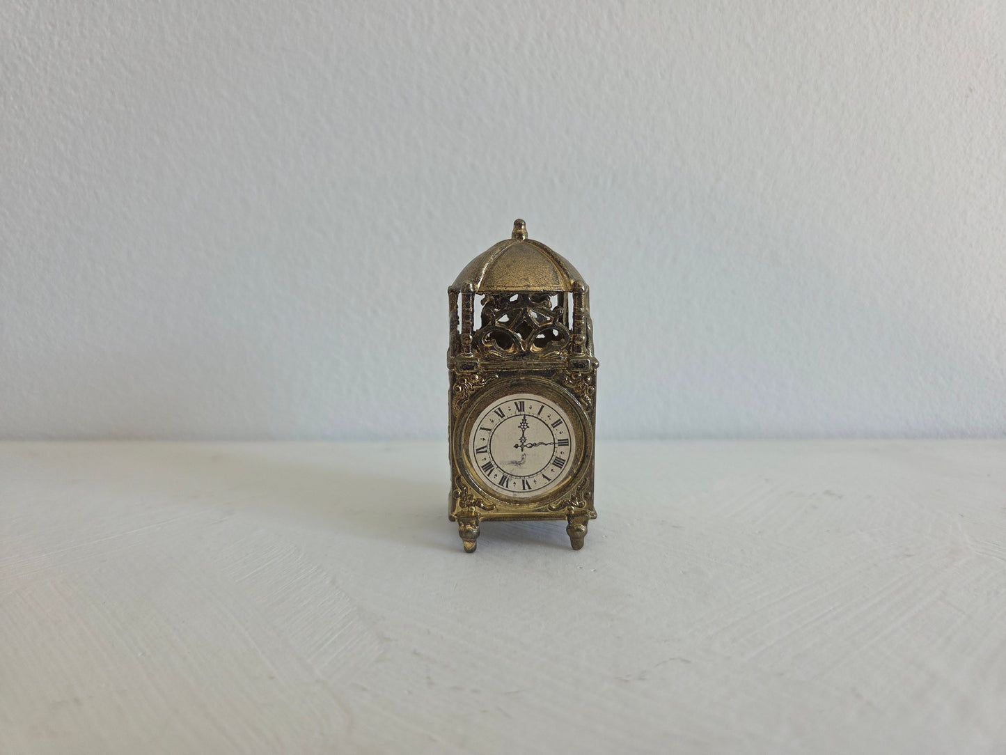 antieke klok messing met koepeldak