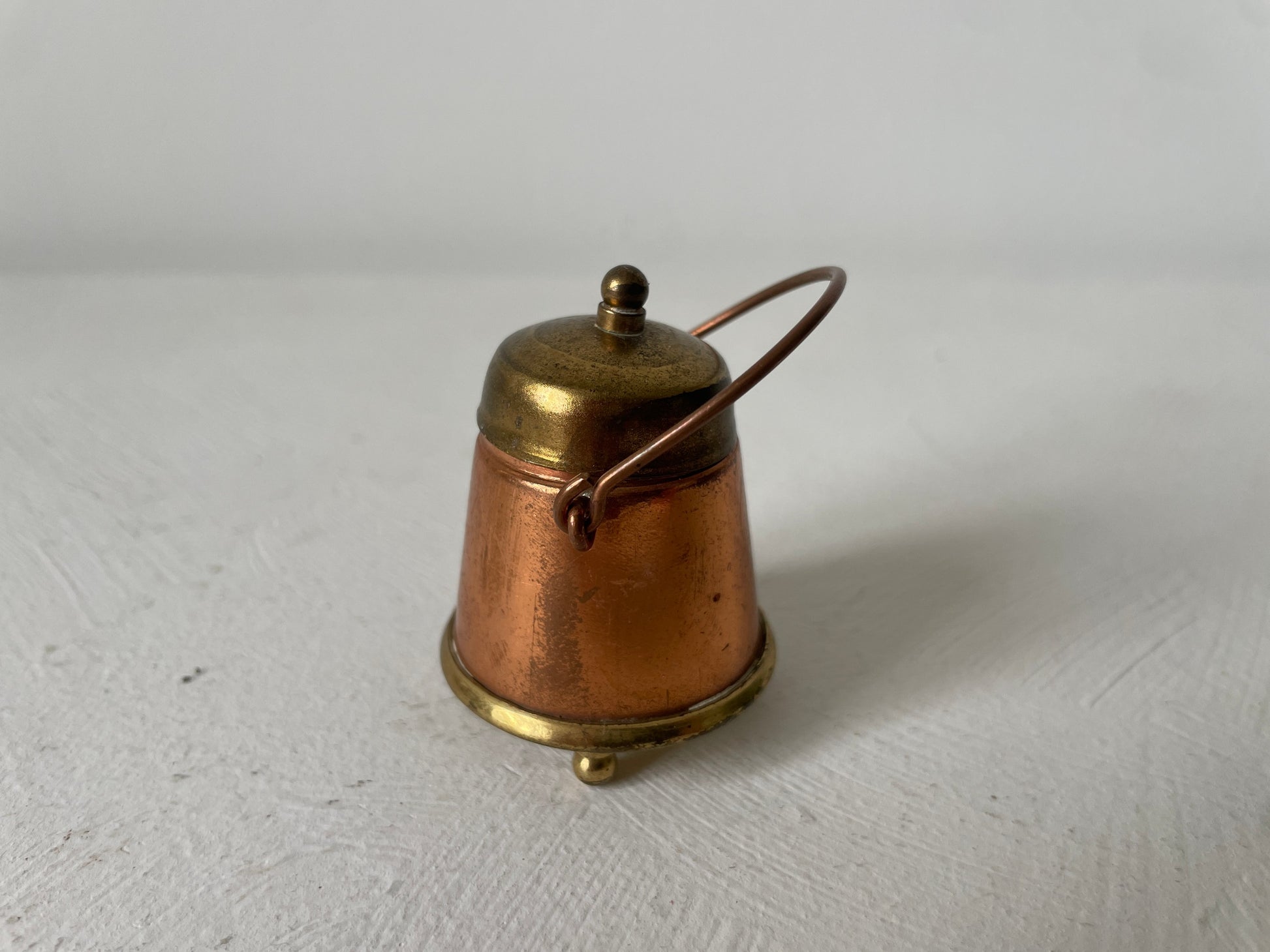 vintage miniatuur doofpot met deksel
