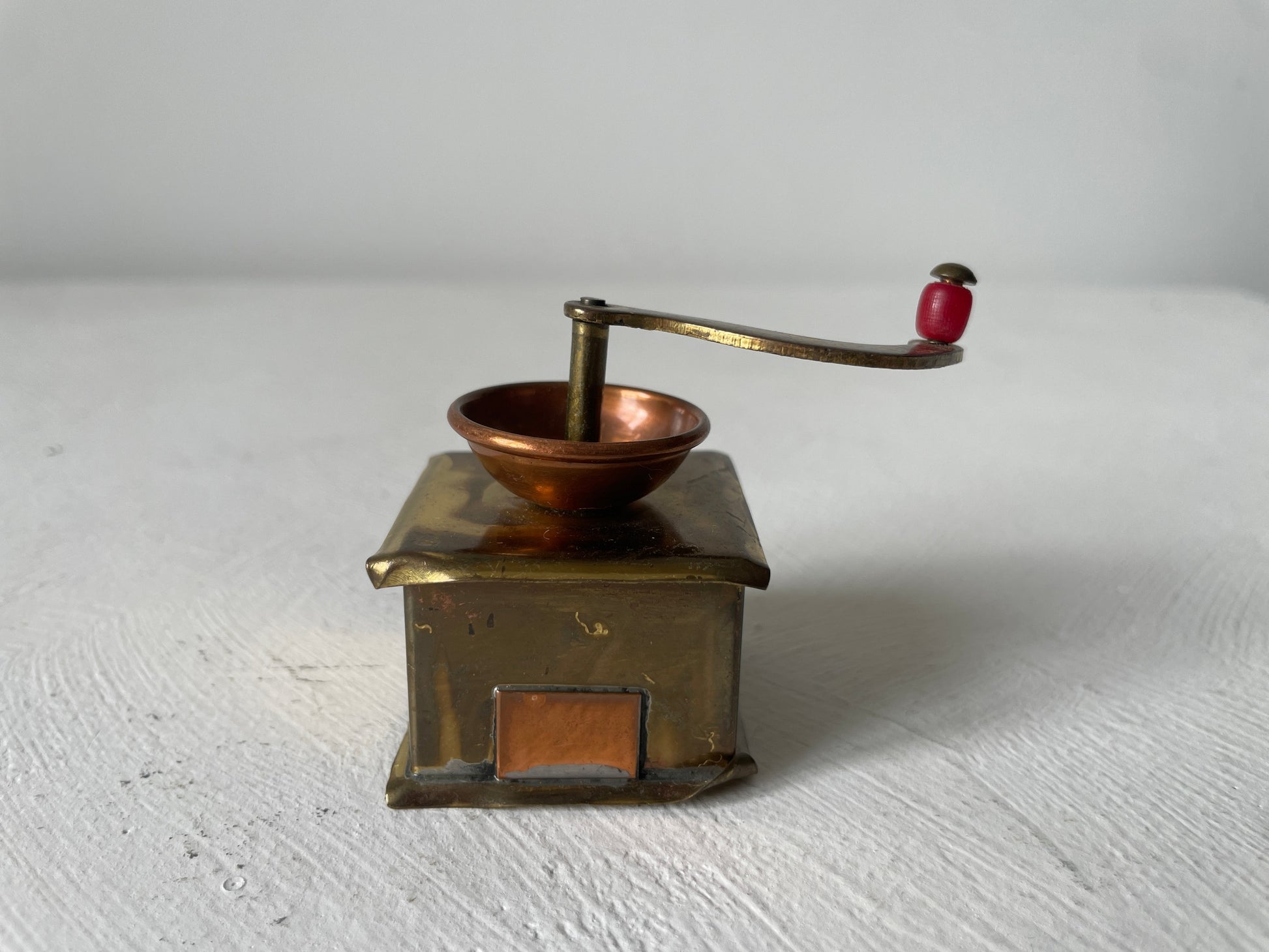 kleine koffiemolen voor letterbak