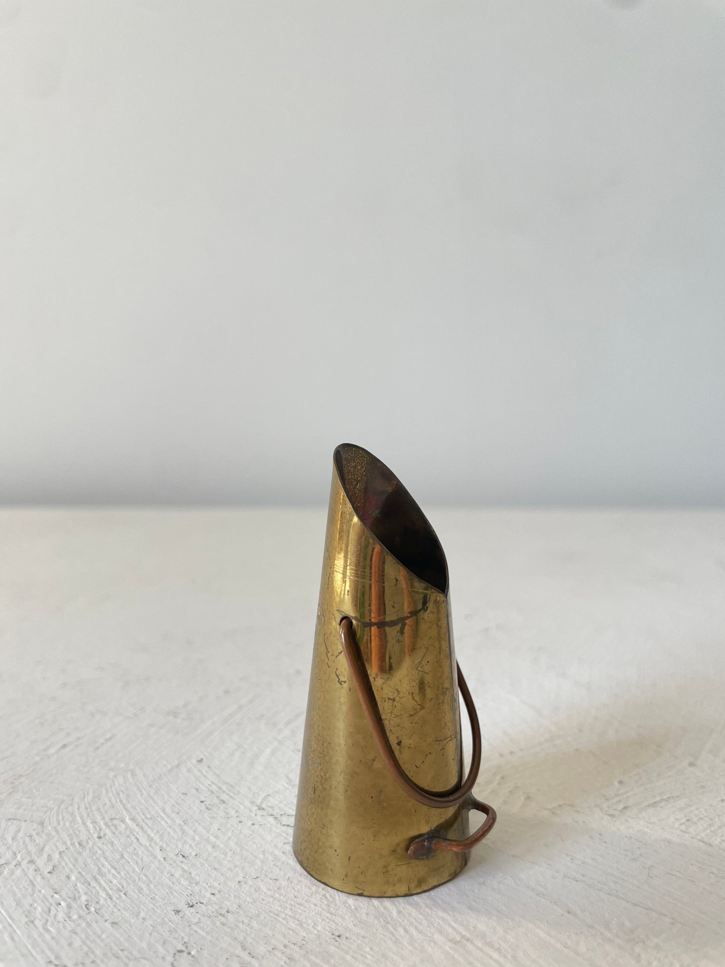 miniatuur messing kolenkit met koperen handvat