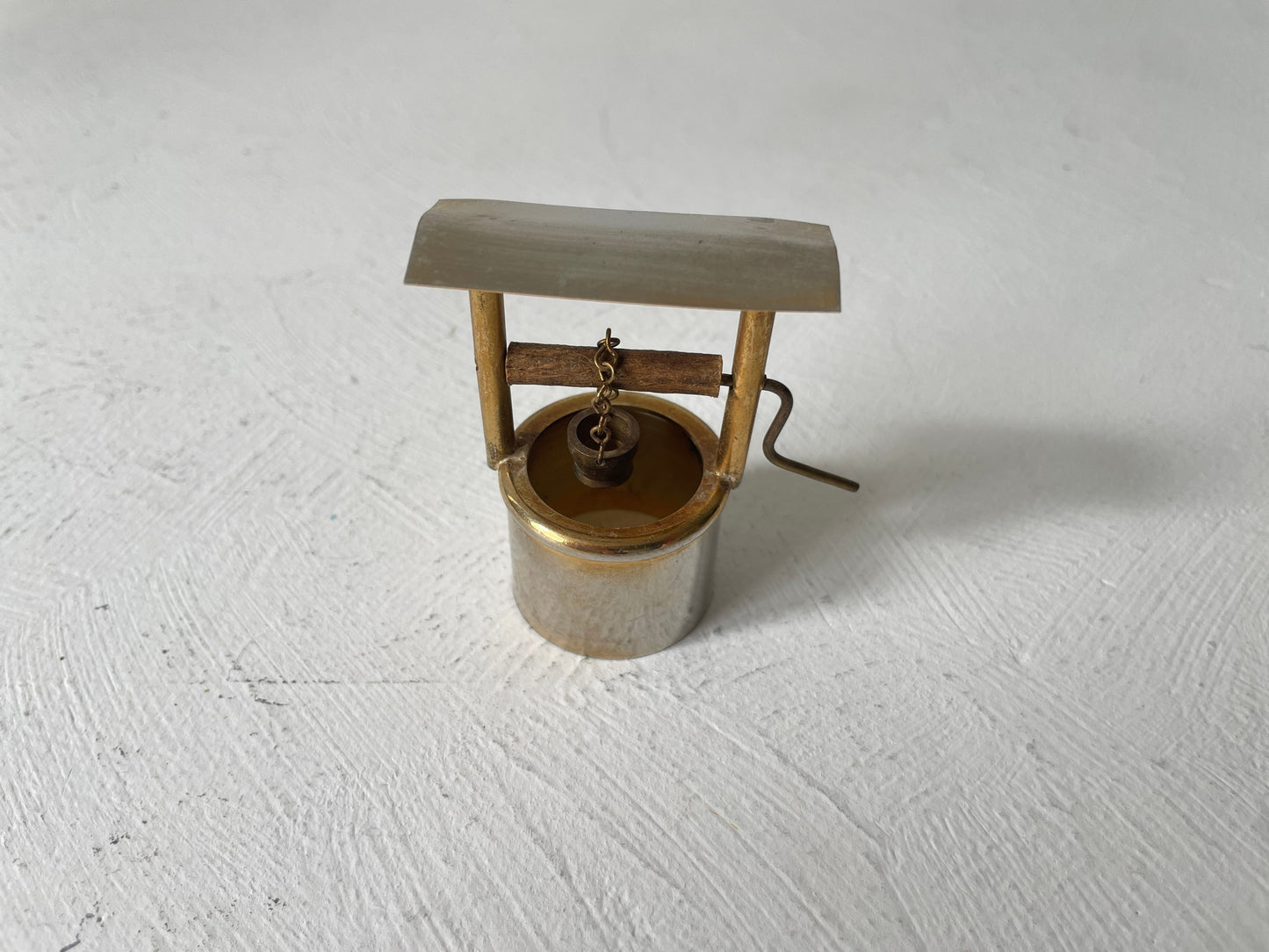 miniatuur put met draaibare hendel