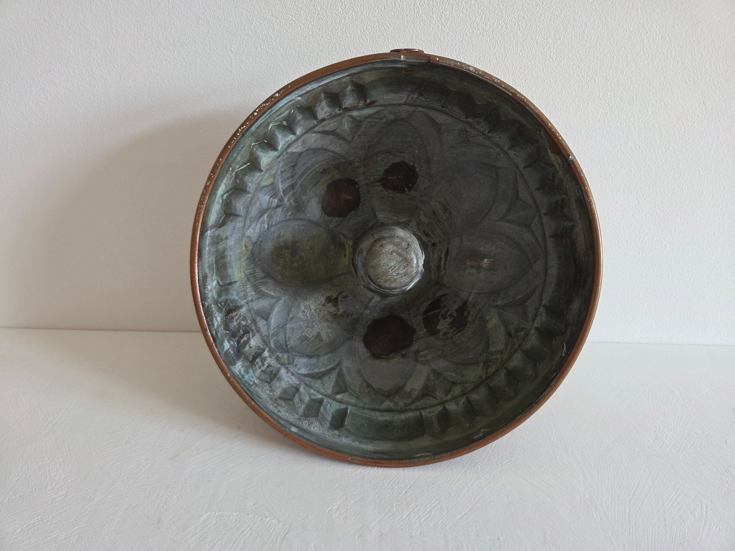 grote vintage tulbandvorm koper patina gebruikssporen