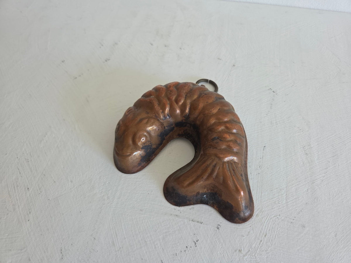 koperen bakvorm patina en gebruikssporen