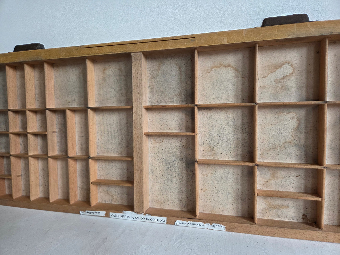 drukkerijbak hout verkleuring gebruikssporen