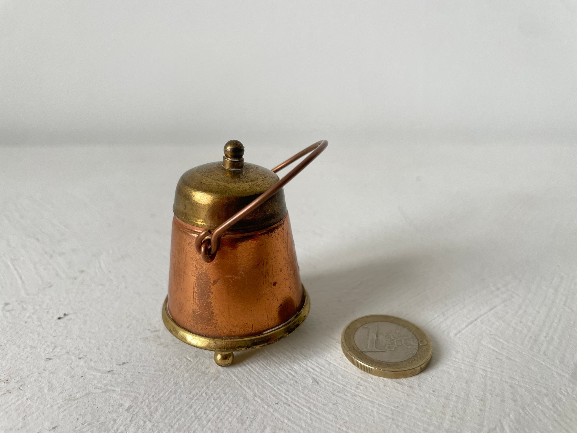 miniatuur doofpot van metaal
