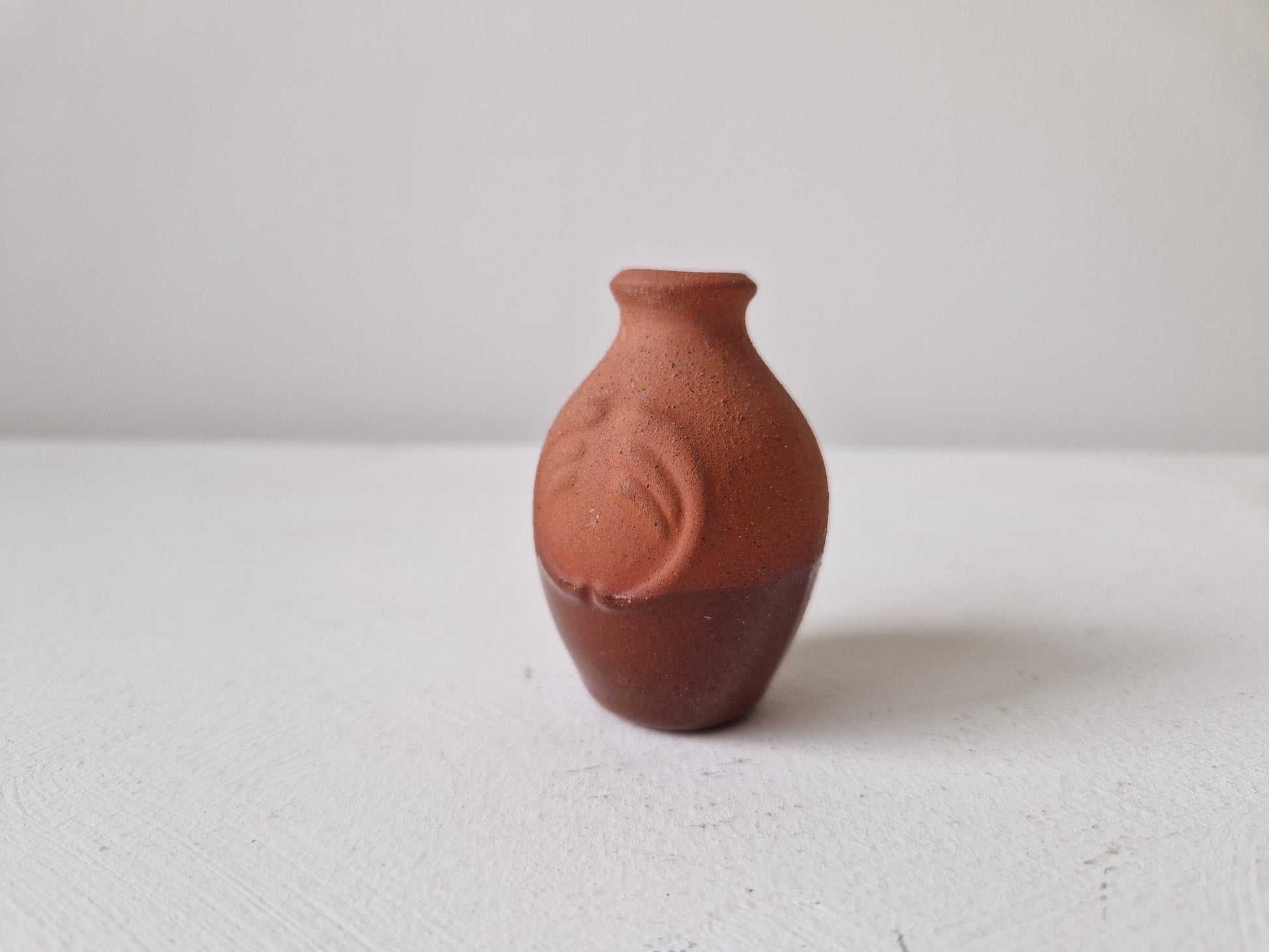 klein vaasje voor houten letterbak