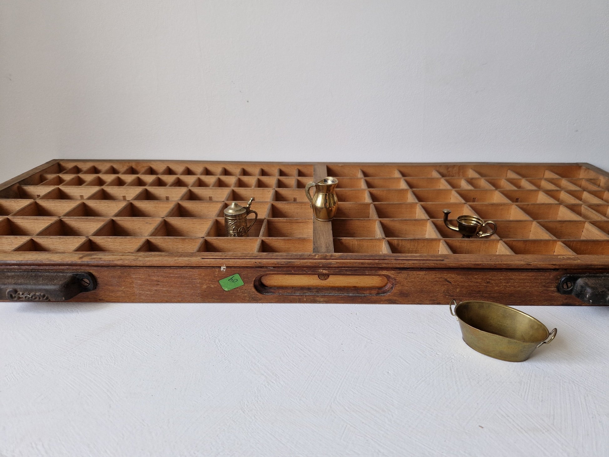 grote vintage letterbak voor miniatuurverzameling en curiosa