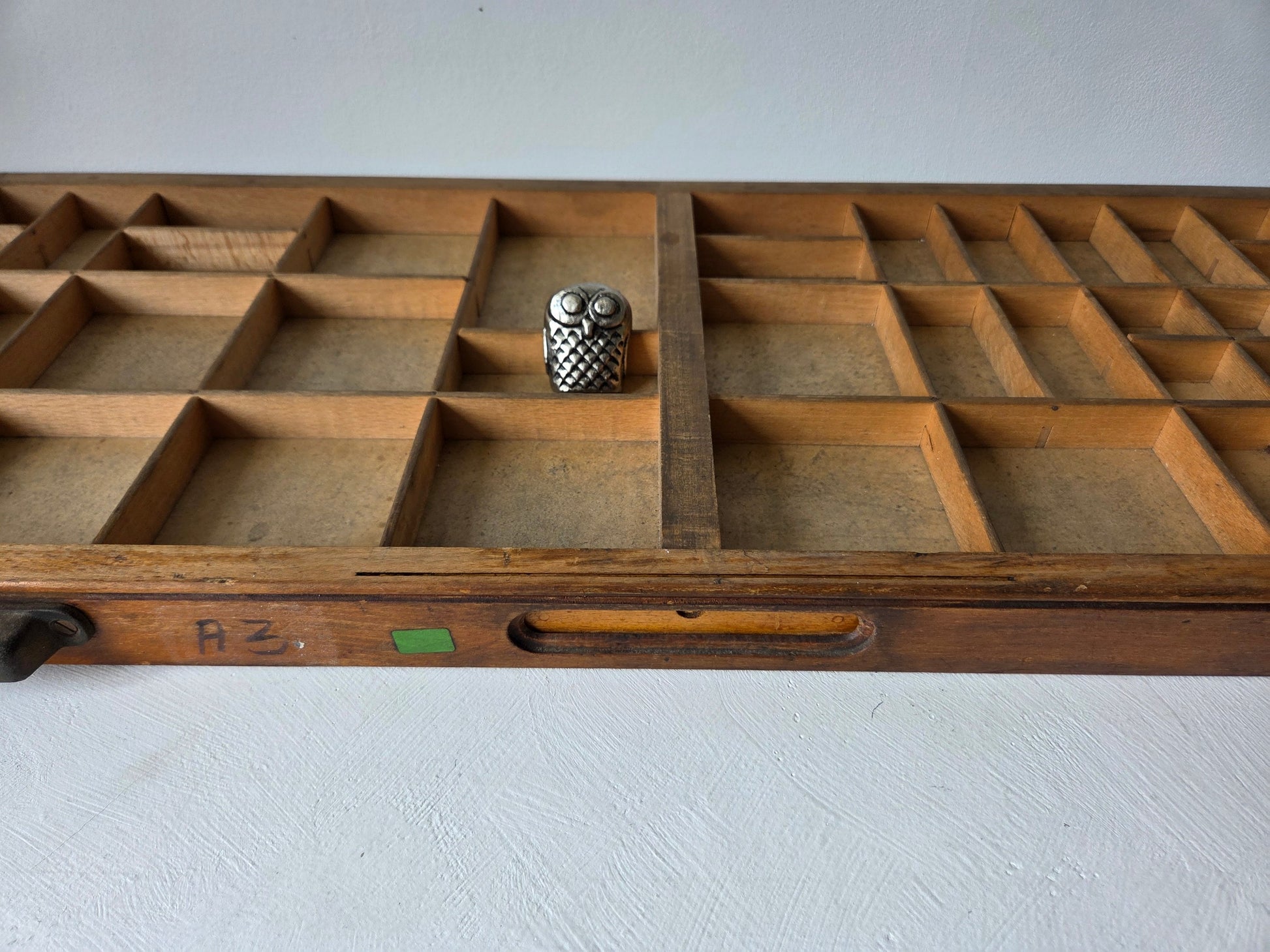 houten letterbak brocante voor verzamelobjecten