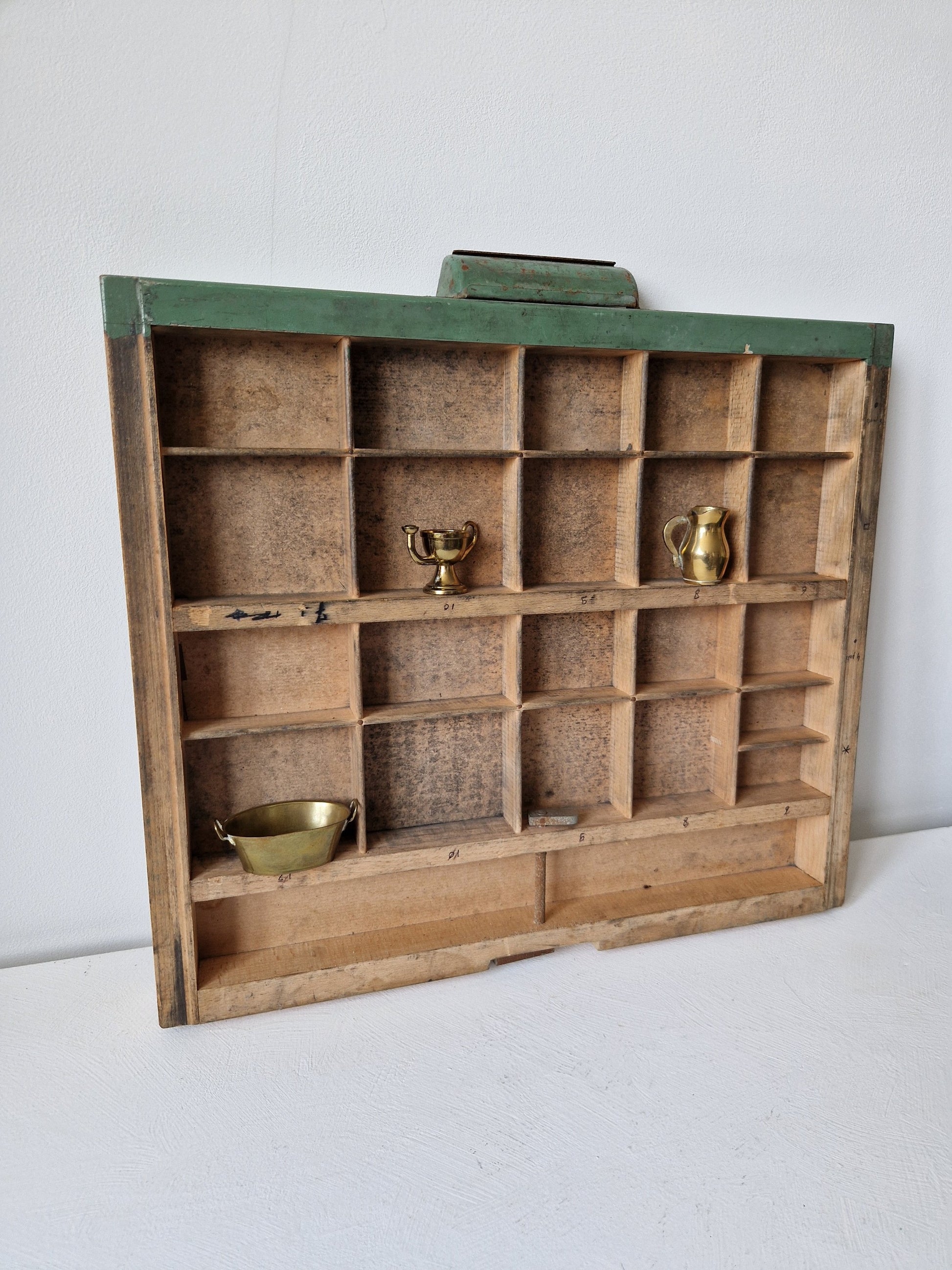 houten vintage letterbak inclusief schroeven om op te hangen
