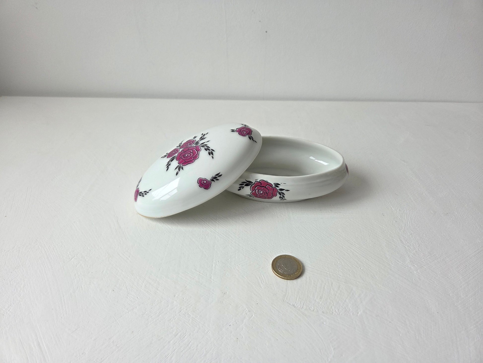 porselein doosje Limoges rozenmotief wit deksel vintage