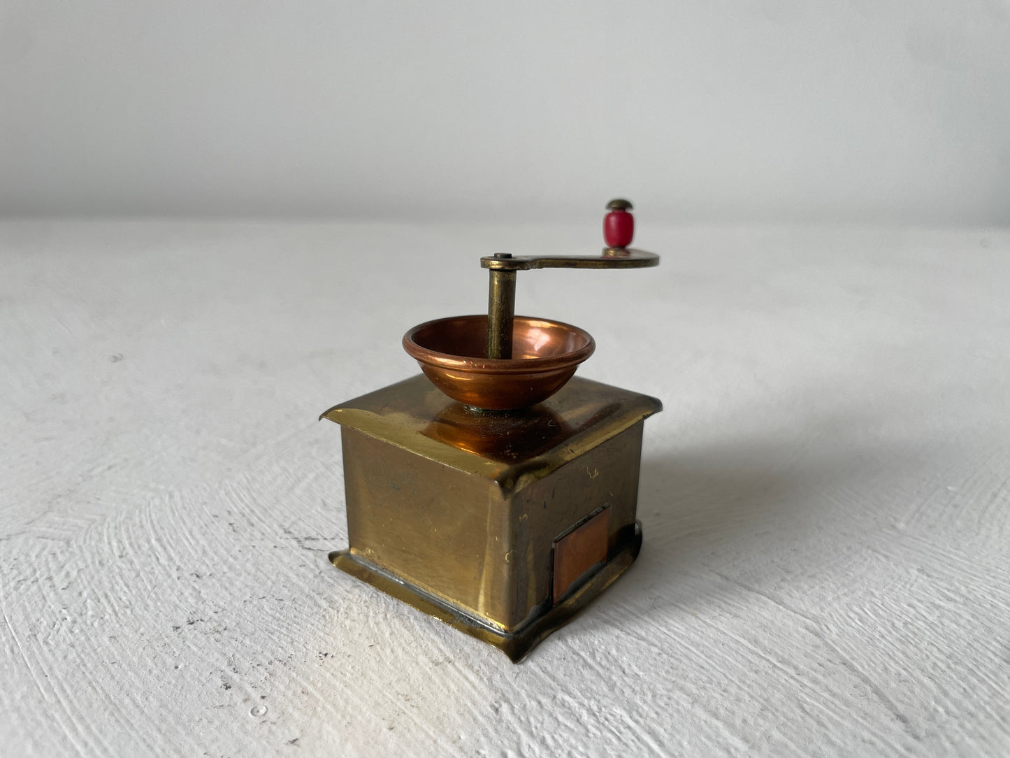 miniatuur koffiemolen voor poppenhuis