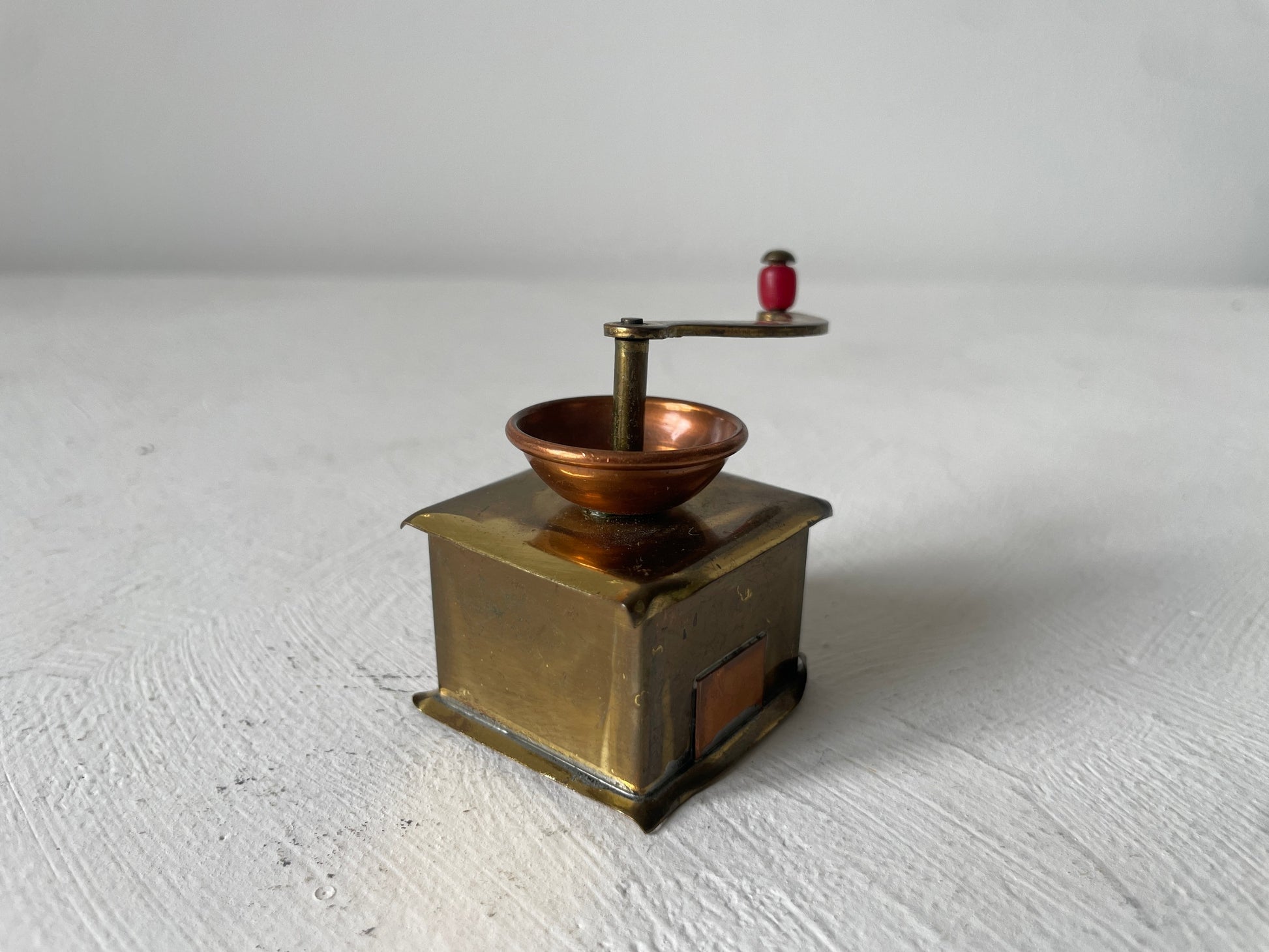 miniatuur koffiemolen voor poppenhuis