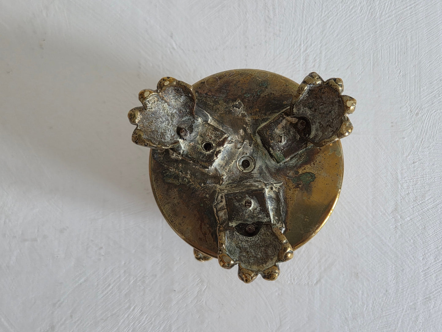 trench art object 1918 gedreven florale versiering