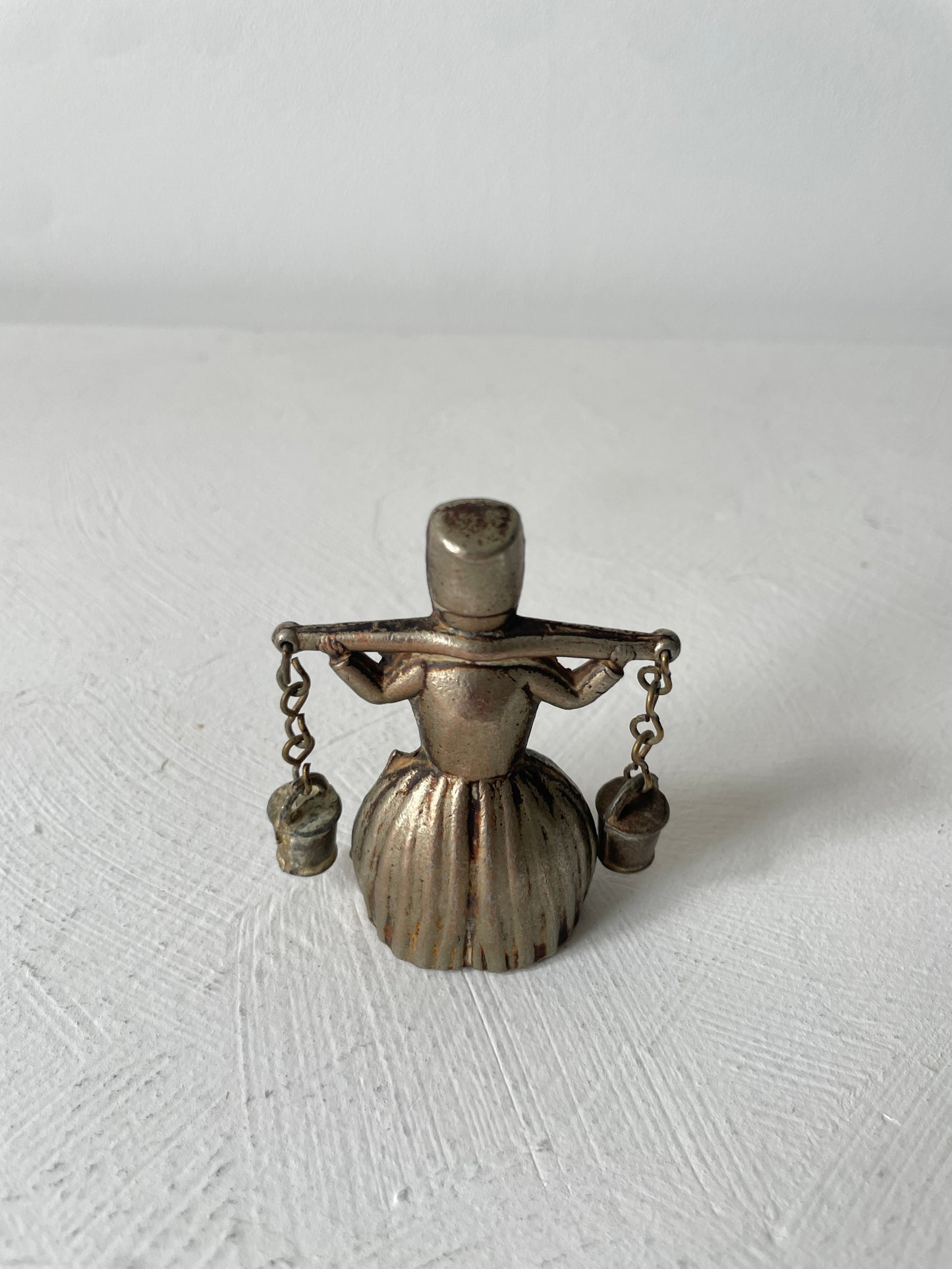 melkmeisje met emmers miniatuur