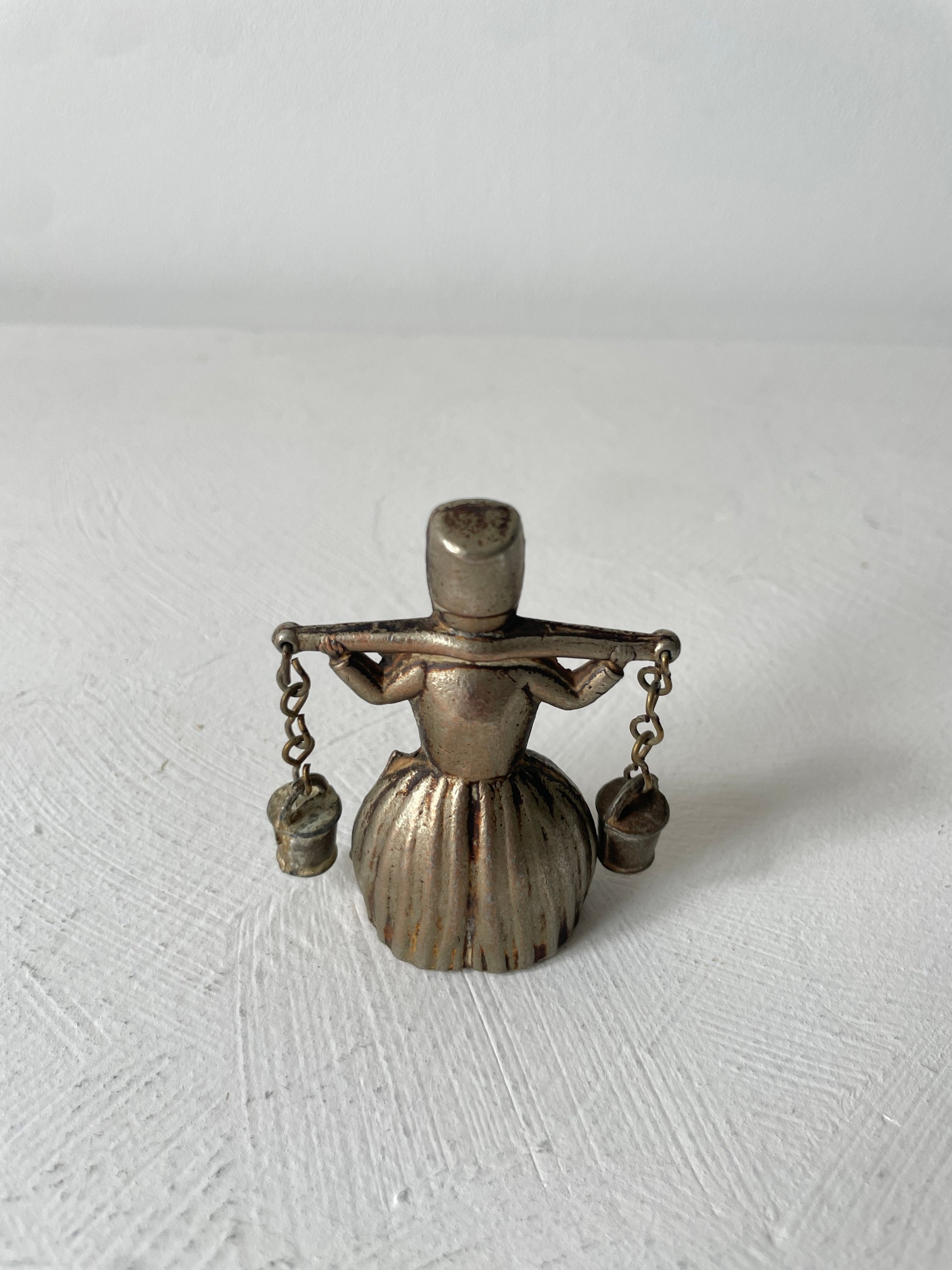 melkmeisje met emmers miniatuur