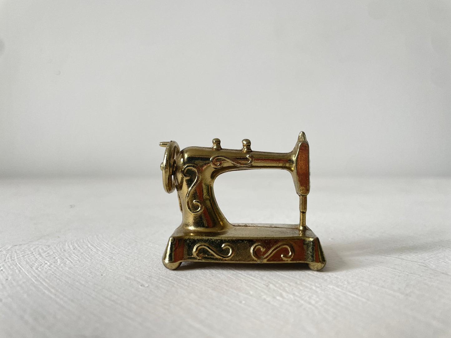 kleine naaimachine miniatuur voor poppenhuis